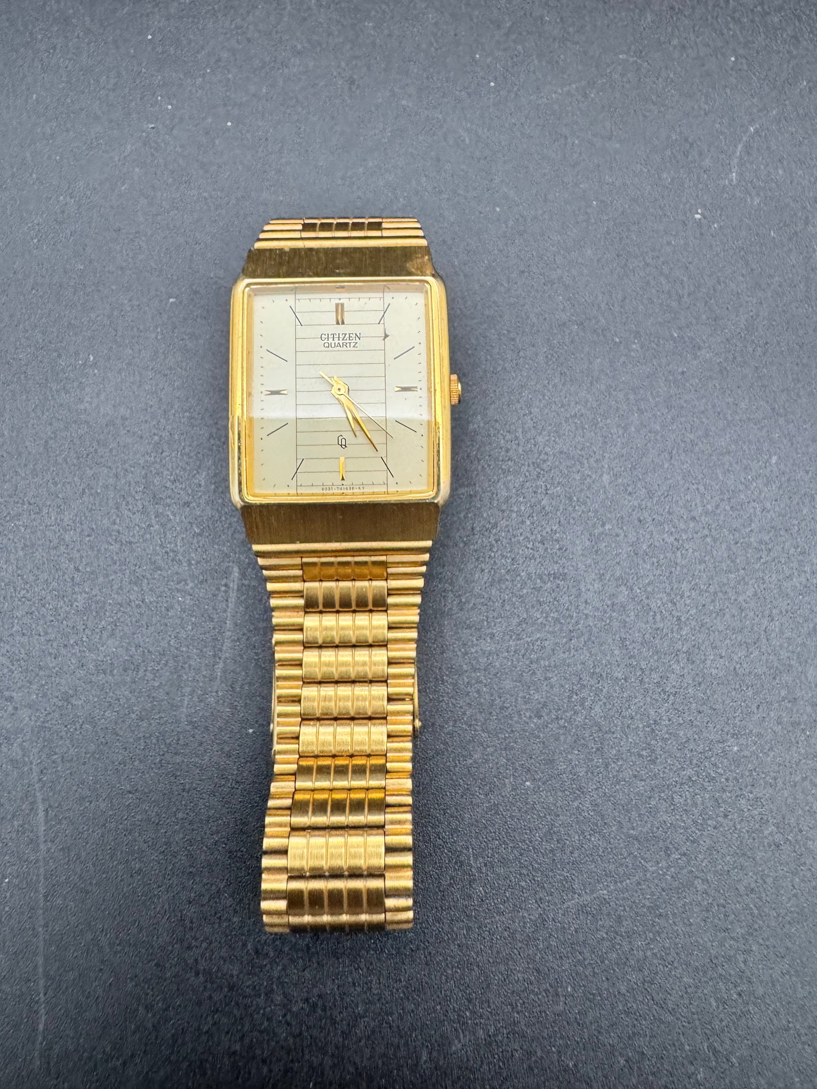 Citizen Quartz Men’s Watch: Lovely vintage Citizen Mens Dress Watch.