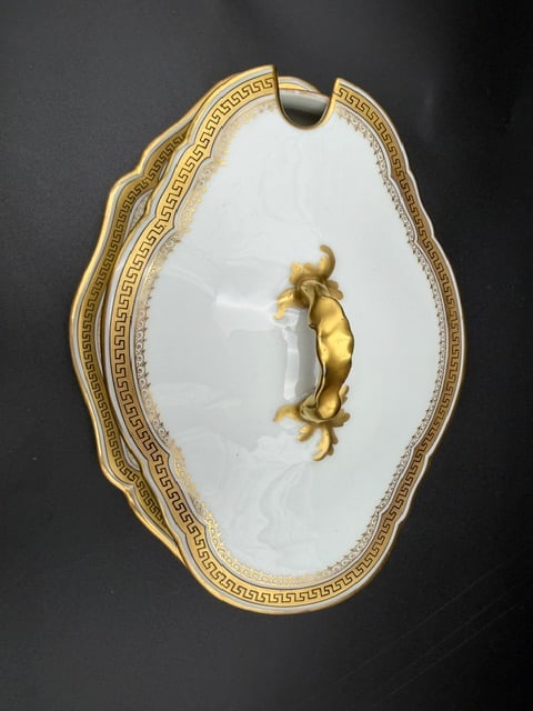 William Guérin & Co Limoges Covered Tureen: Featuring a Greek Key gold border and decorative handles. This is a William Guerin & Co Limoges Covered Tureen, and it's quite beautifully kept.