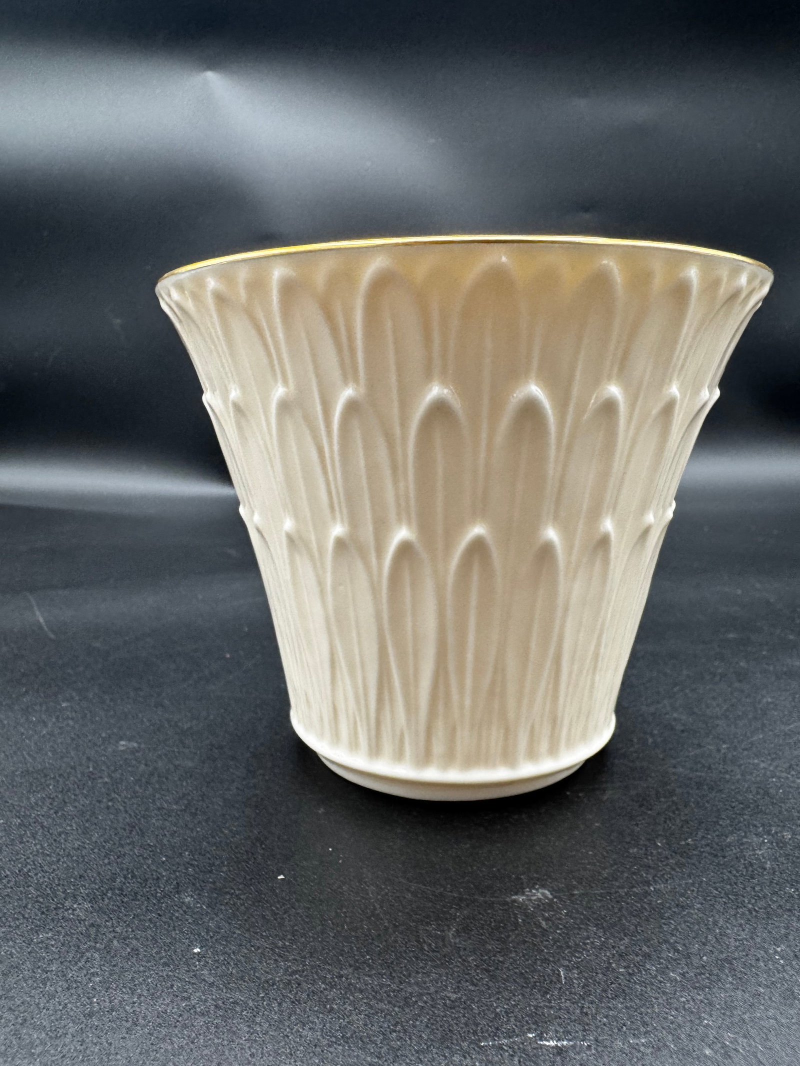 Lenox Cranford Vase w/ Scallop Leaf and 24K Gold Trim (1 of 5)