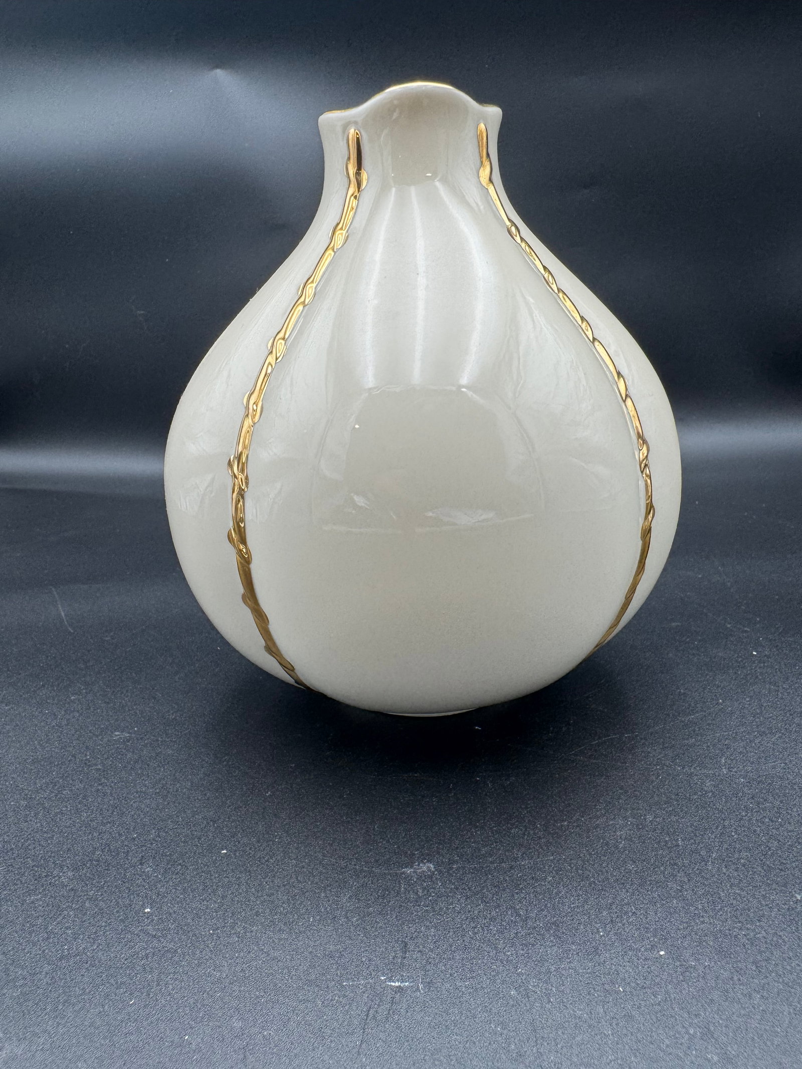 Lenox Ivory w/ Gold Trim Vase (1 of 7)