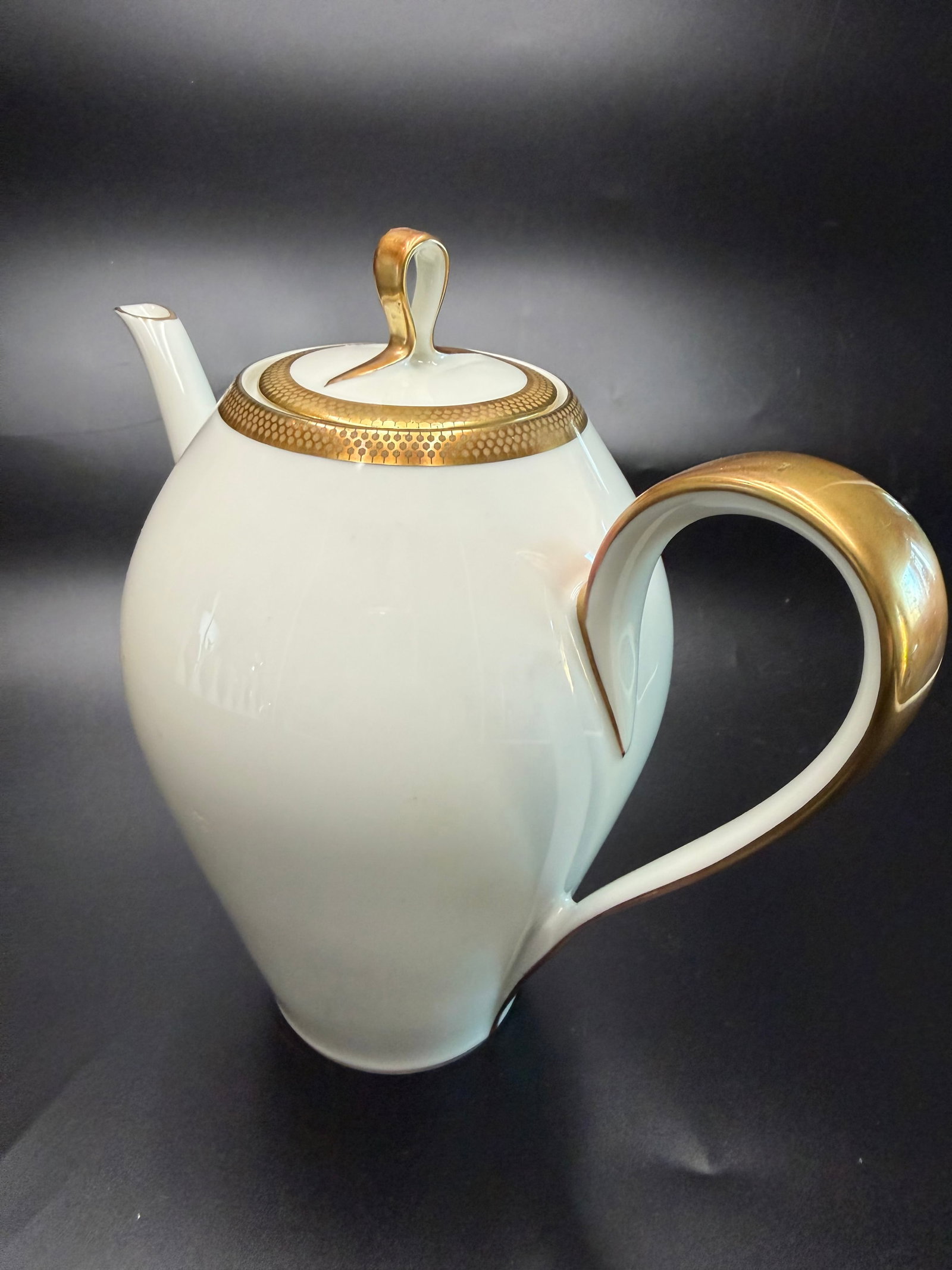 Vintage Eschenbach Bavaria-Germany Porcelain Teapot. (1 of 8)