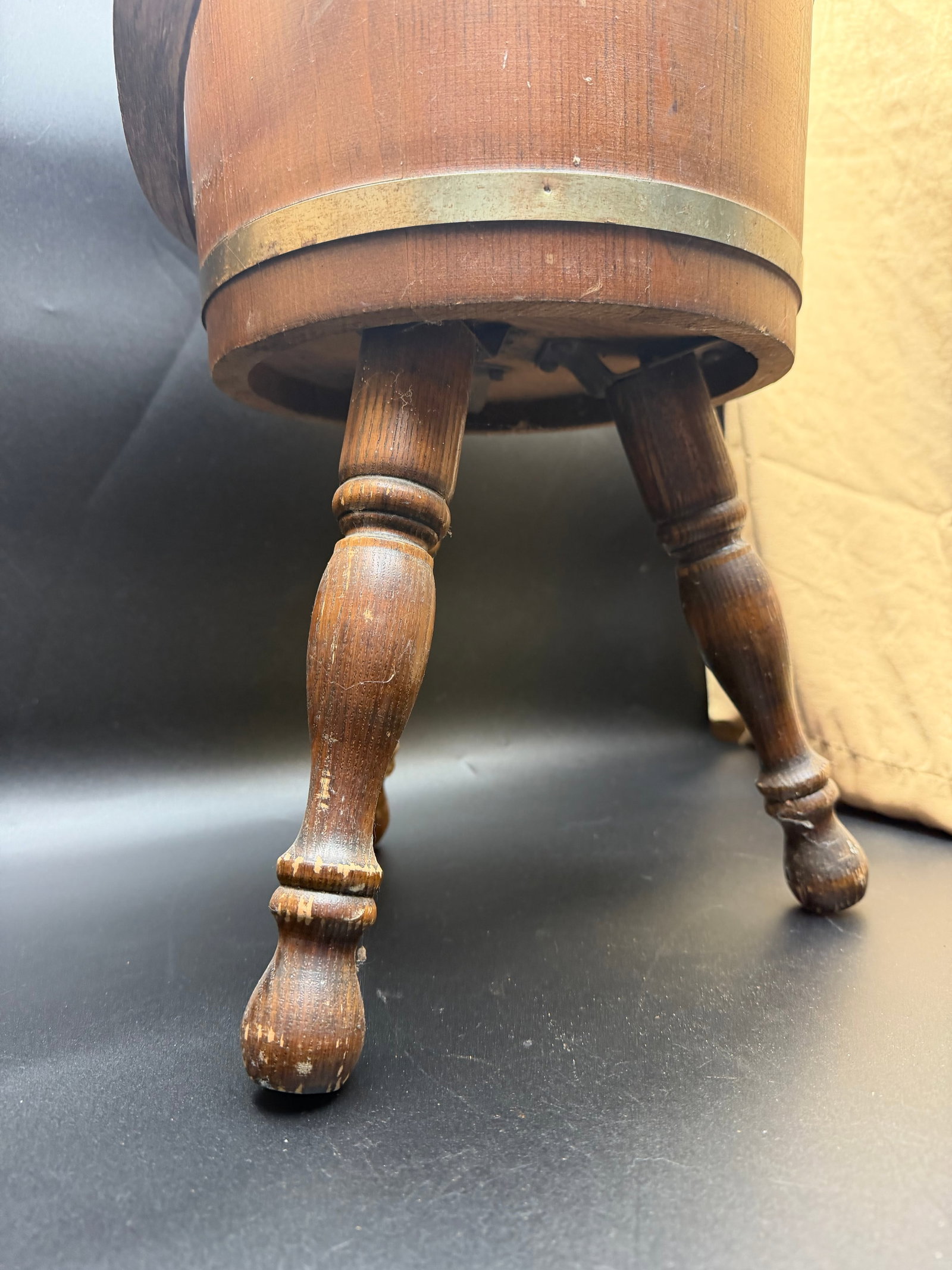 Decorative 3 Legged Lidded Barrel - 3
