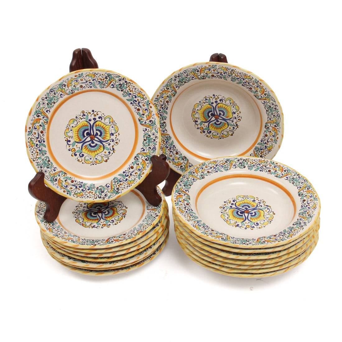 Meridiana Ceramiche Italian Salad Plates and Bowls, 16 pcs: A set of Meridiana Ceramiche chine including 8 salad plates (7.75 inches wide), and 8 bowls (8.75 inches wide).