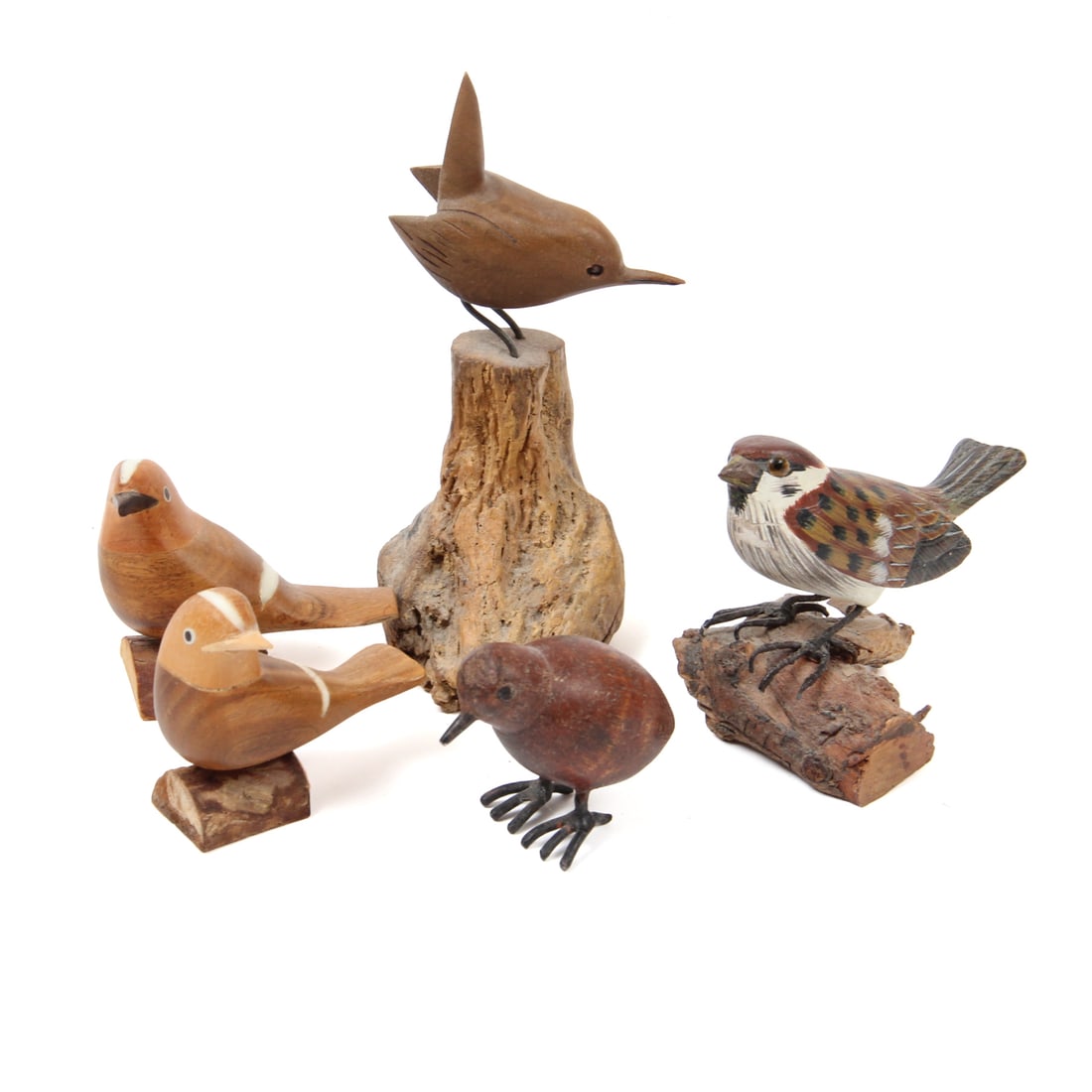 Collection Of Wood Hand Carved Birds: A collection of wood hand carved birds with hand painted details, lot includes 5 birds intotal. 3.5w, 5h 2d inches (of largest bird).