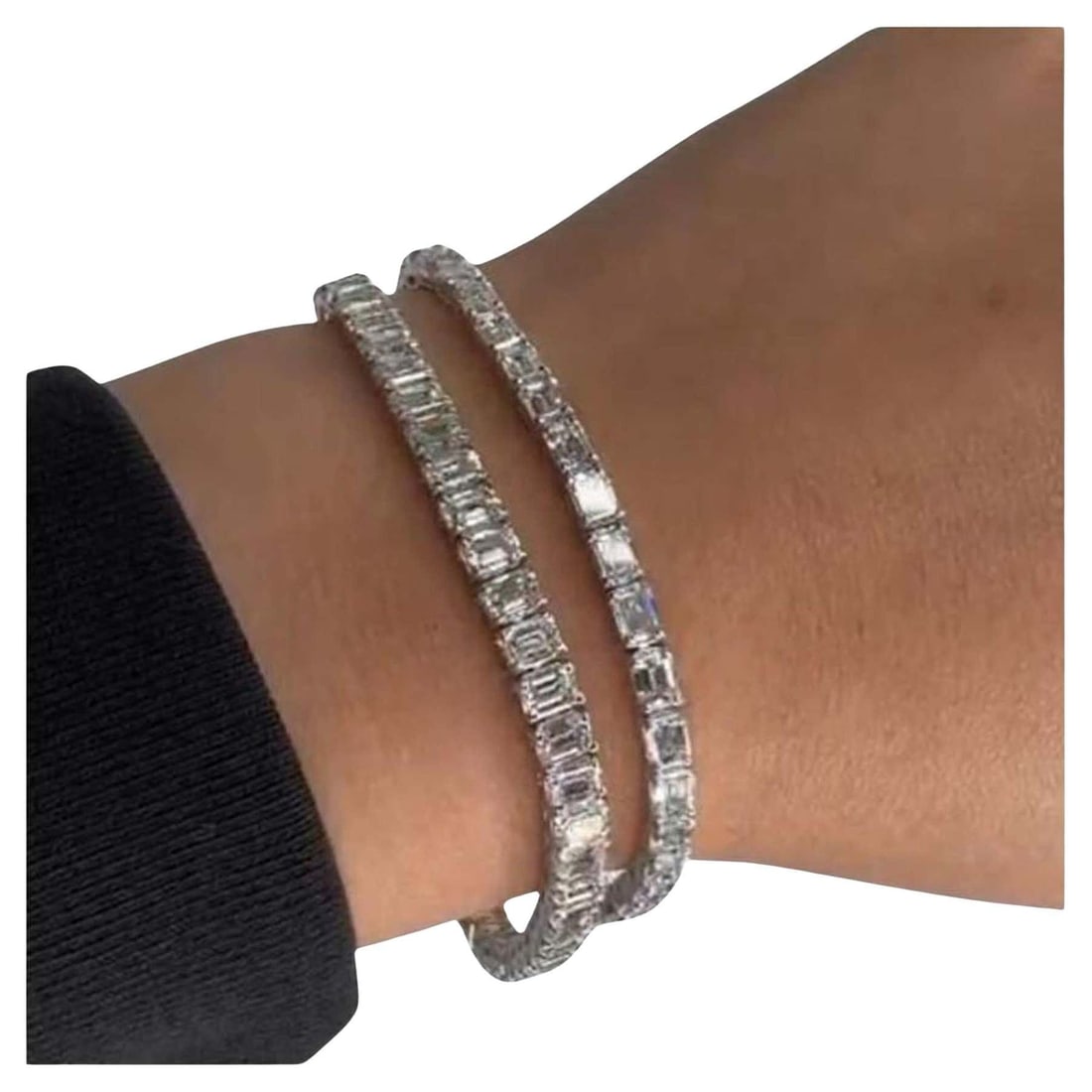Emerald Platinum 18K White Gold Diamond Bracelet: Elevate your elegance with the Emerald Platinum Diamond Bracelet, a masterpiece of luxury crafted from the finest platinum and adorned with sparkling natural diamonds. This stunning bracelet radiates 