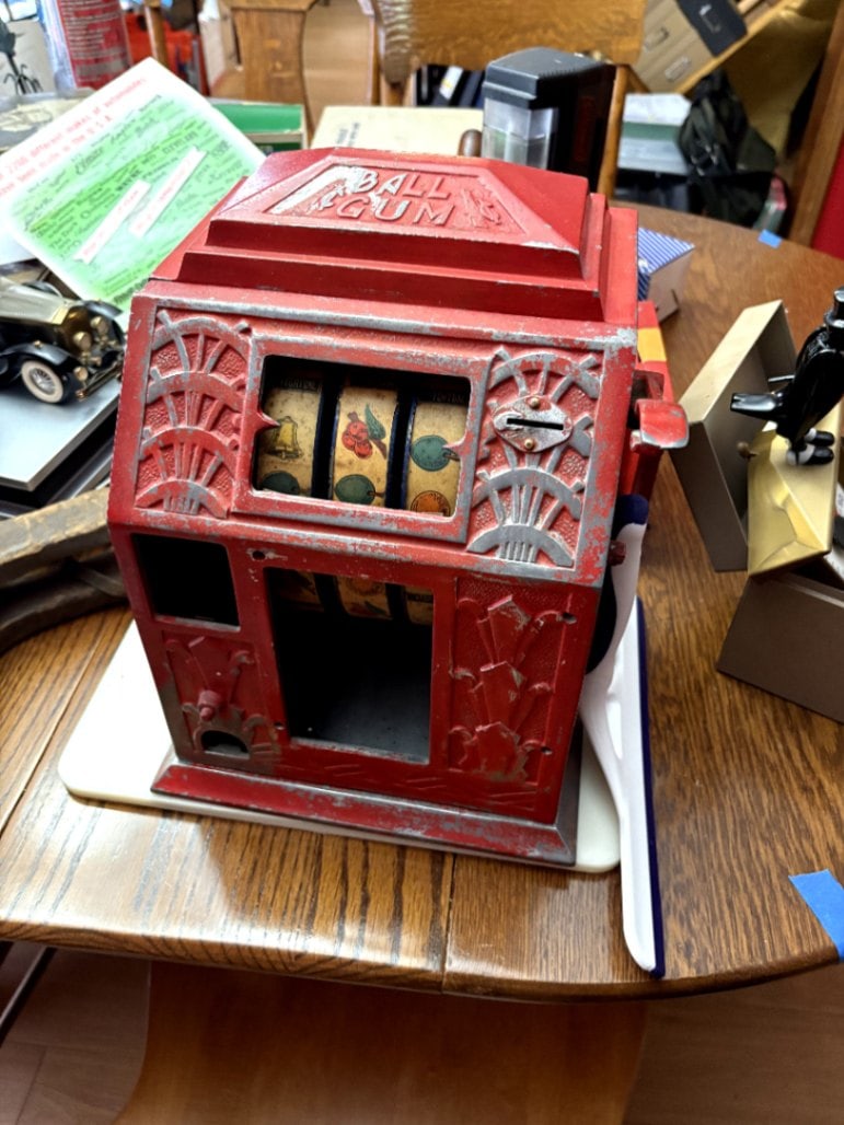 Vintage Bally Gum Slot Machine (1 of 1)