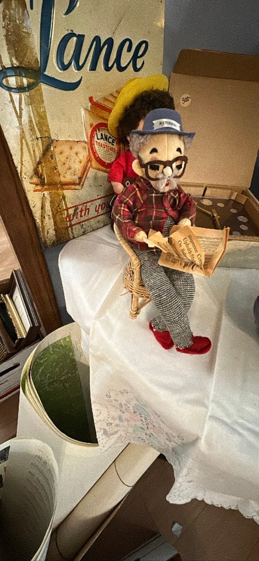 Grandpa and Grandma Puppet Dolles retired reading the newspaper: Charming vintage puppet doll dressed in plaid, sitting and reading a newspaper. Perfect for collectors or as a unique decor piece. (Good)