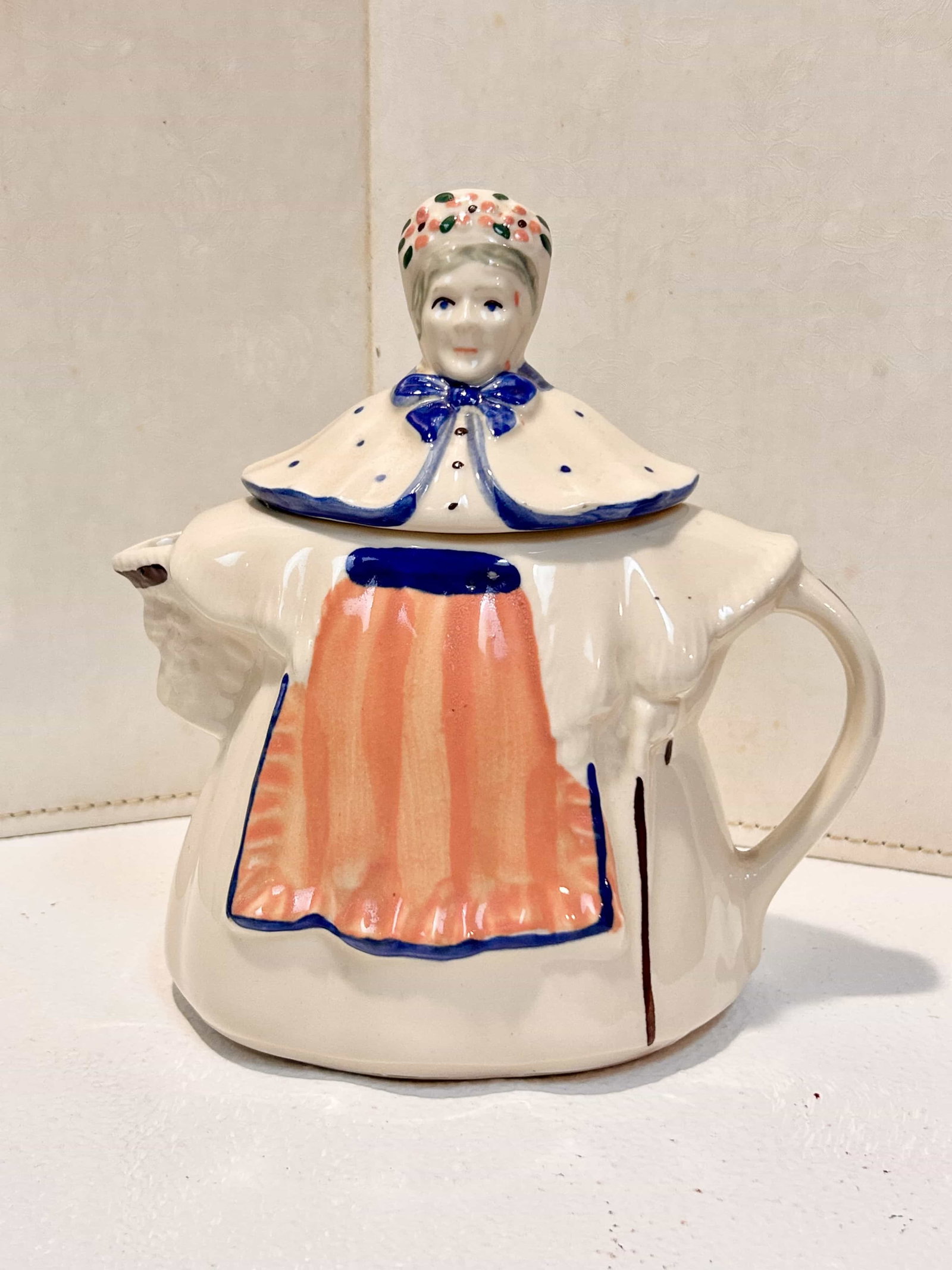 Shawnee Granny Ann Teapot (1 of 3)
