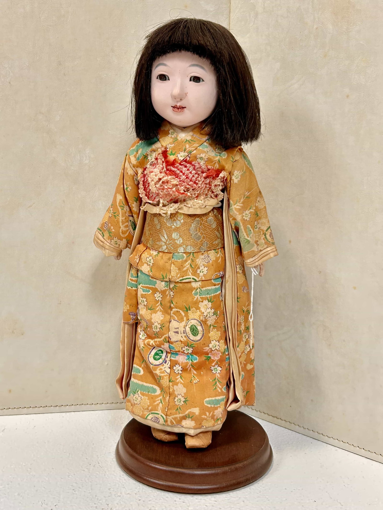 Beautiful Vintage Japanese Ichimatsu Doll: Beautiful vintage Japanese Ichimatsu doll, measures 15" tall. This doll is in good condition with no apparent issues. Comes with stand.