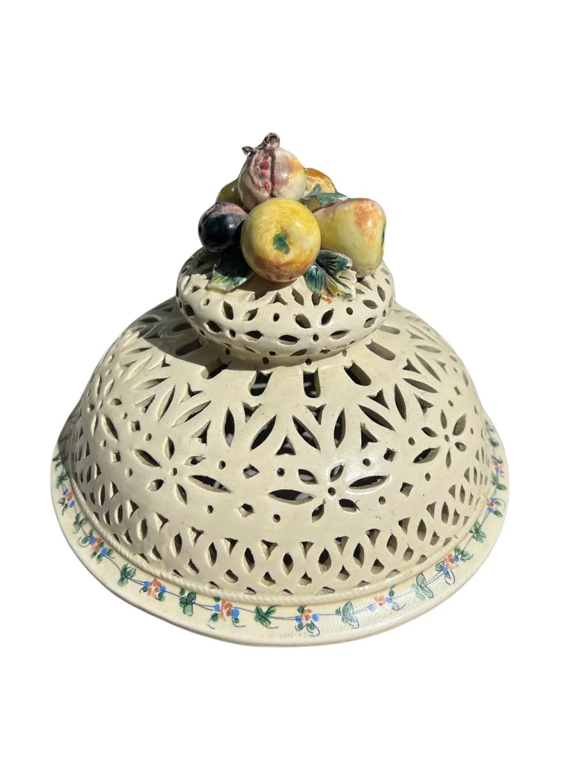 19th Century French Tin Glazed Creamware Centerpiece Adorned With Putti Supports - 10