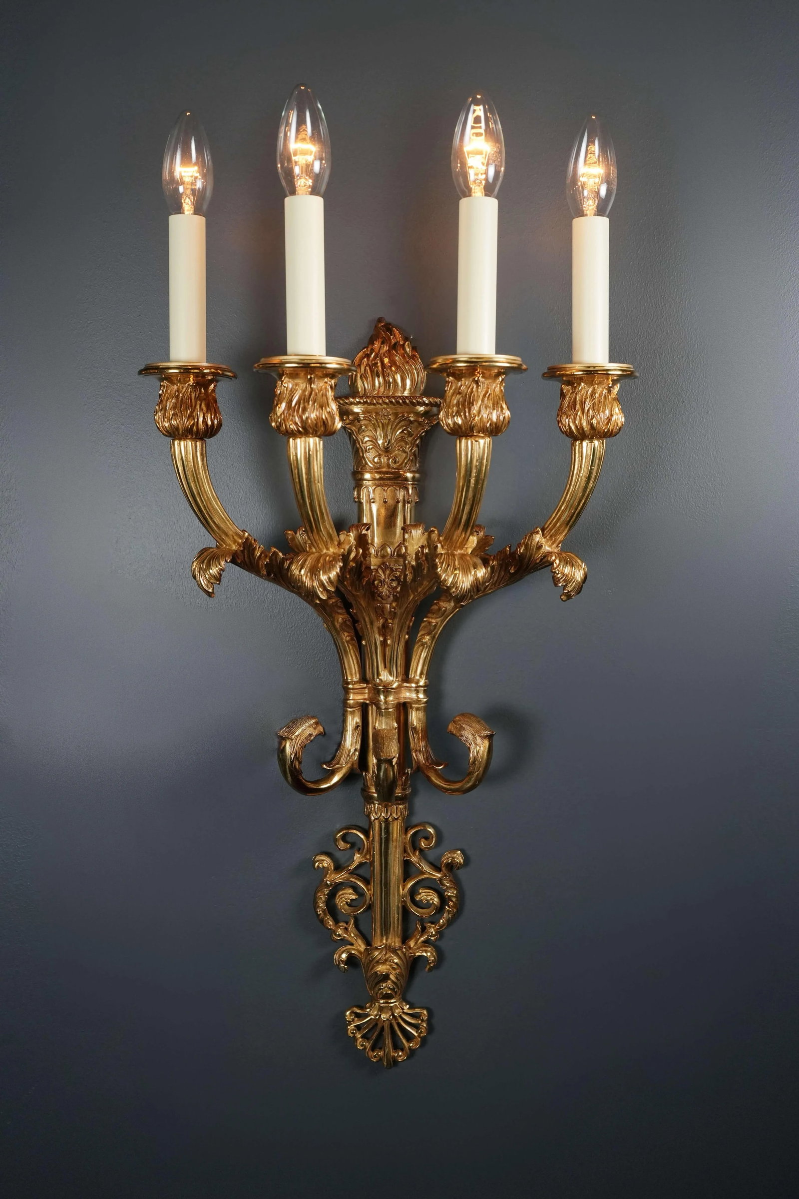 21st Century Large Art Deco Tradition Gold Brass Wall Lamp - 2