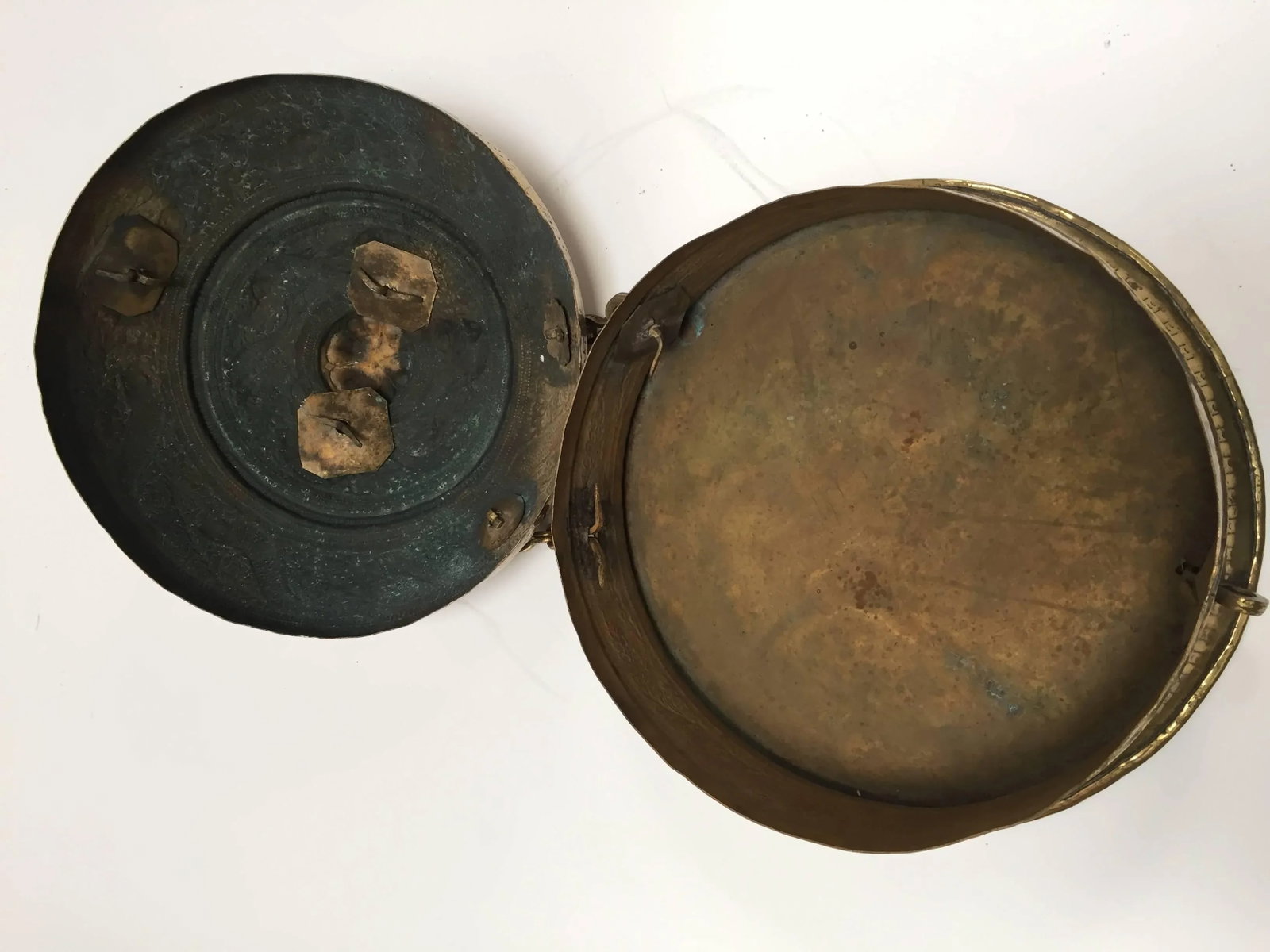 Mid 19th Century Decorative Large Round Anglo-Indian Brass Box Tea Caddy - 9