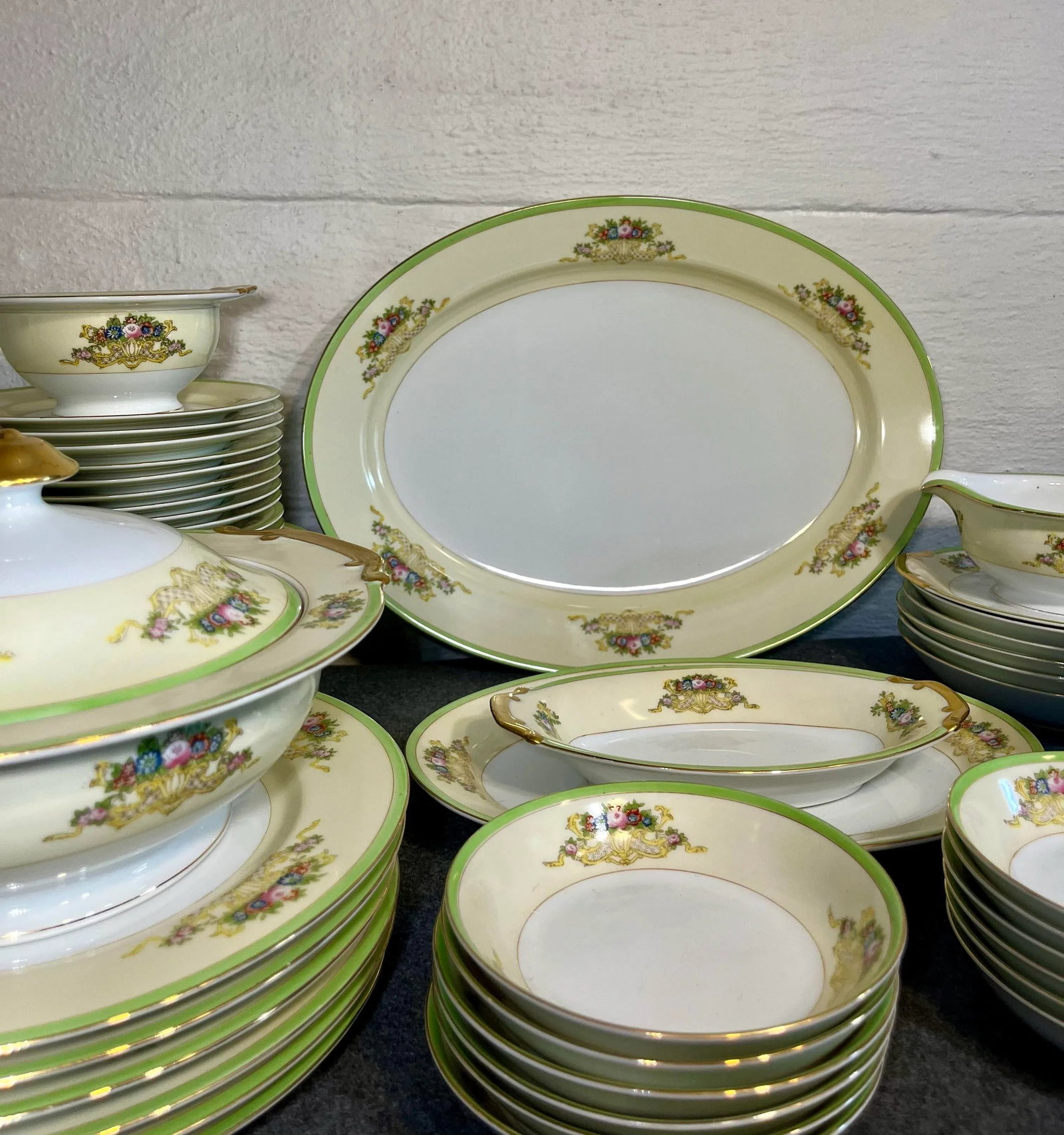 65 Piece Early 20th Century Green Dinnerware Set by Meito China, Japan - 2