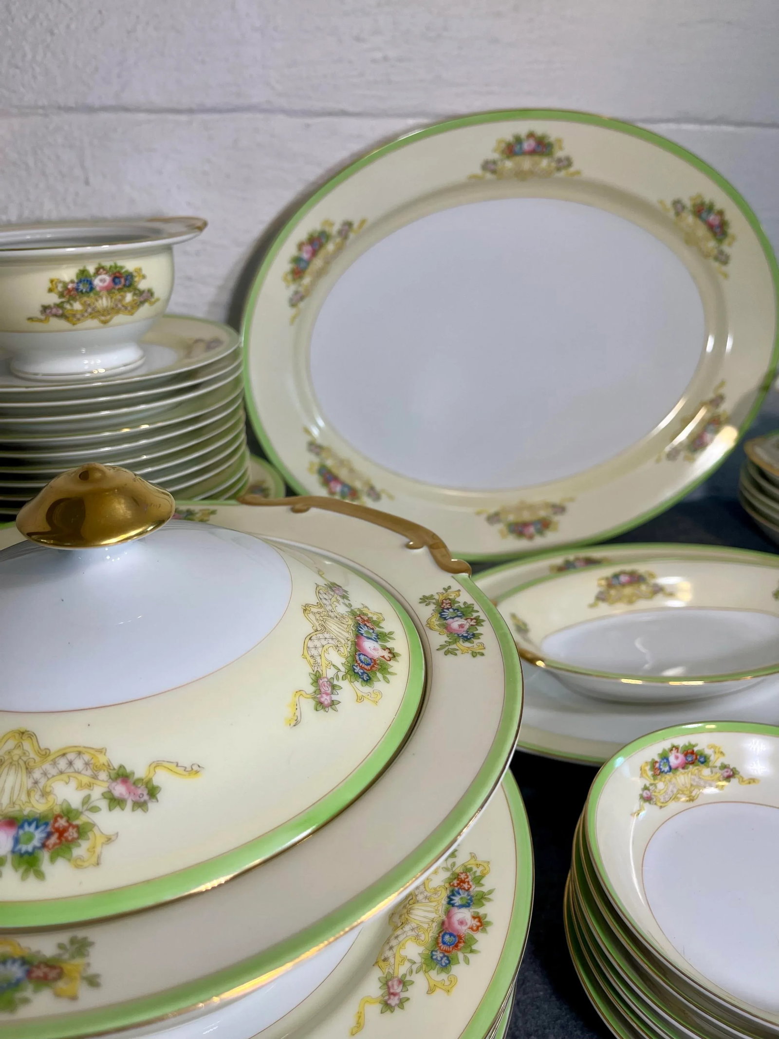 65 Piece Early 20th Century Green Dinnerware Set by Meito China, Japan - 3
