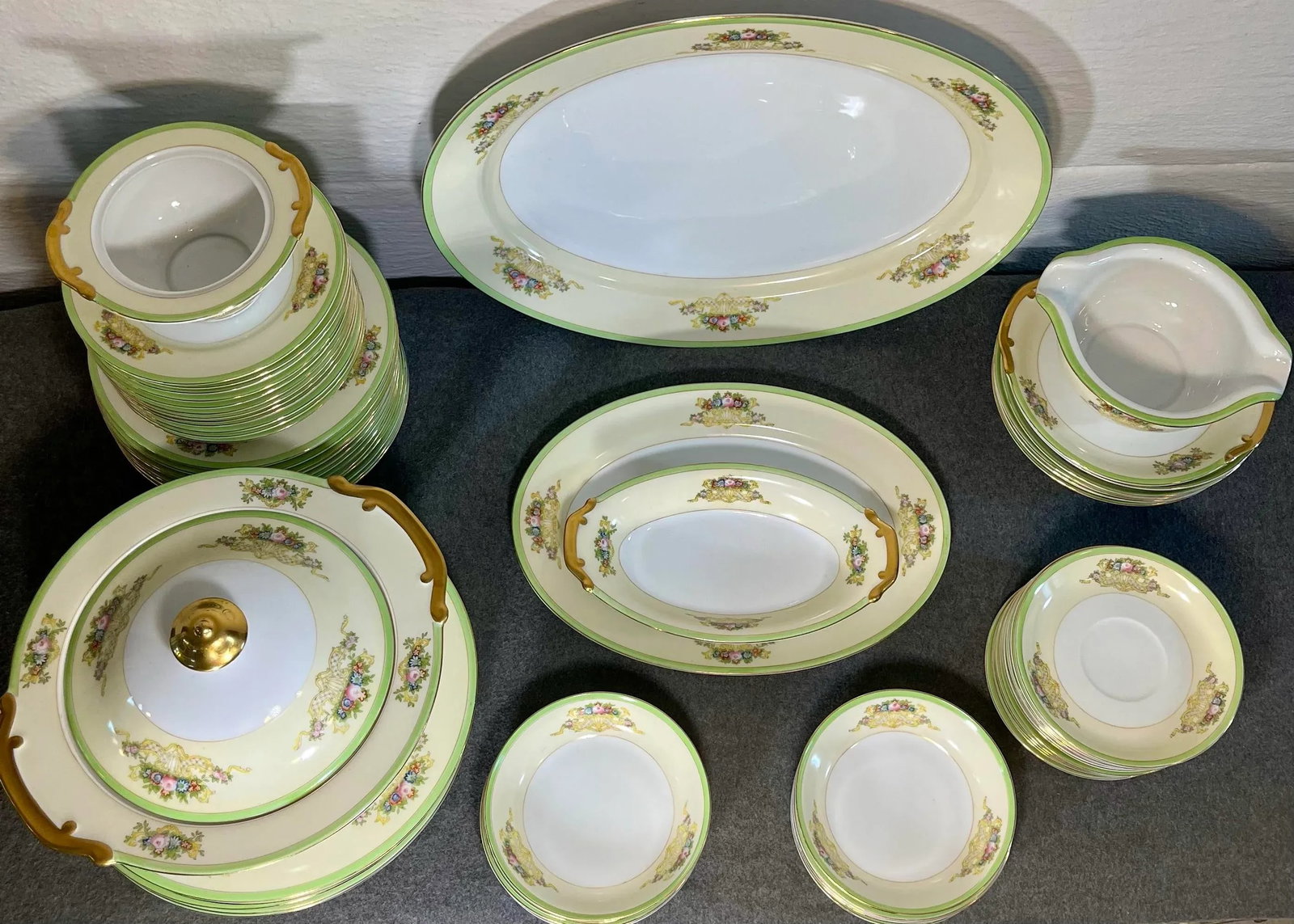 65 Piece Early 20th Century Green Dinnerware Set by Meito China, Japan - 4