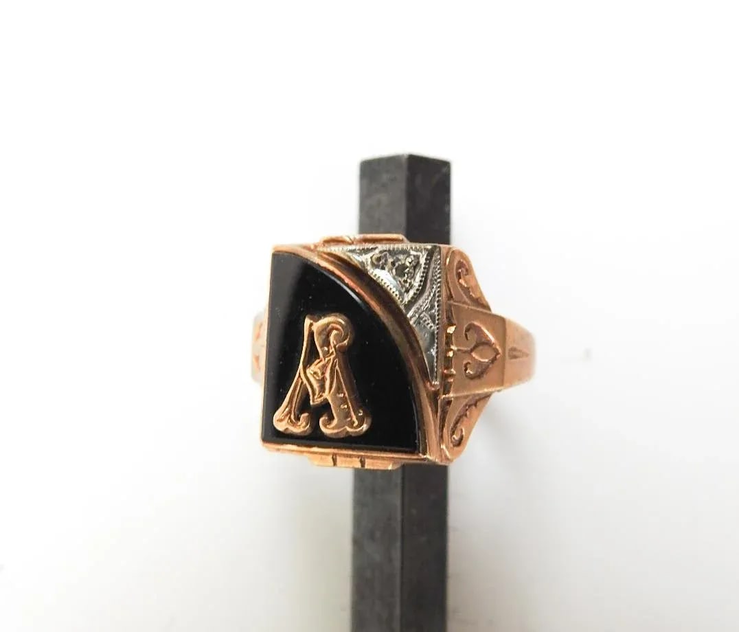 Early 20th Century Kinsley 10k Gold Onyx Initial Ring - 2