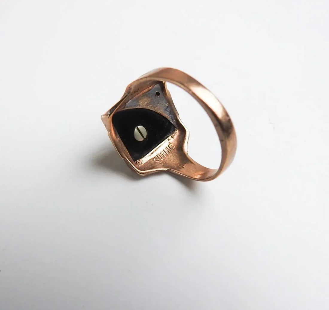 Early 20th Century Kinsley 10k Gold Onyx Initial Ring - 4