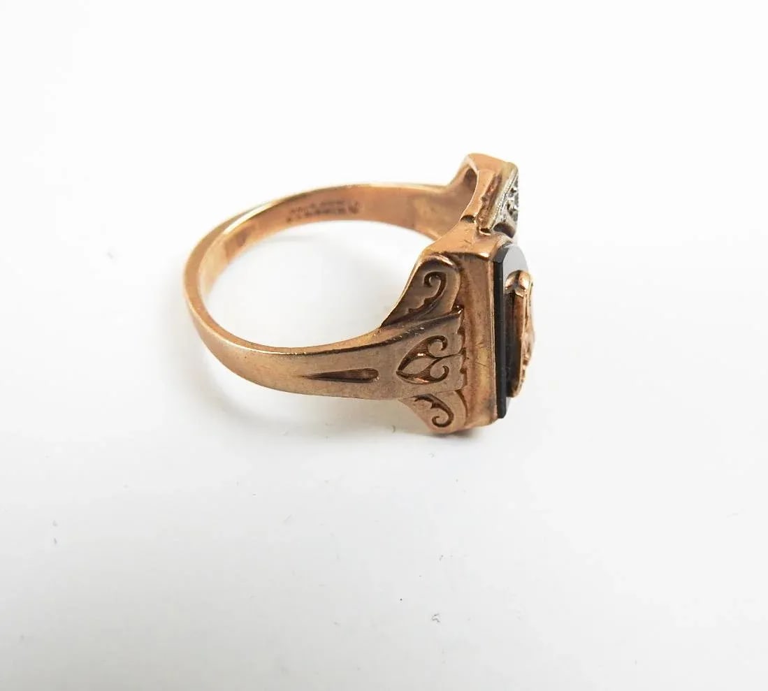 Early 20th Century Kinsley 10k Gold Onyx Initial Ring - 6