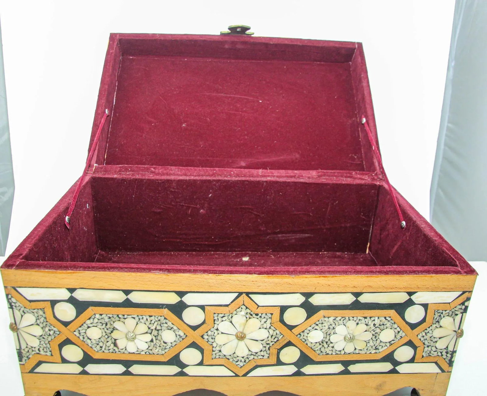 Moroccan Dowry Box Inlaid With White Camel Bone Rectangular Carved Wood Trunk - 10