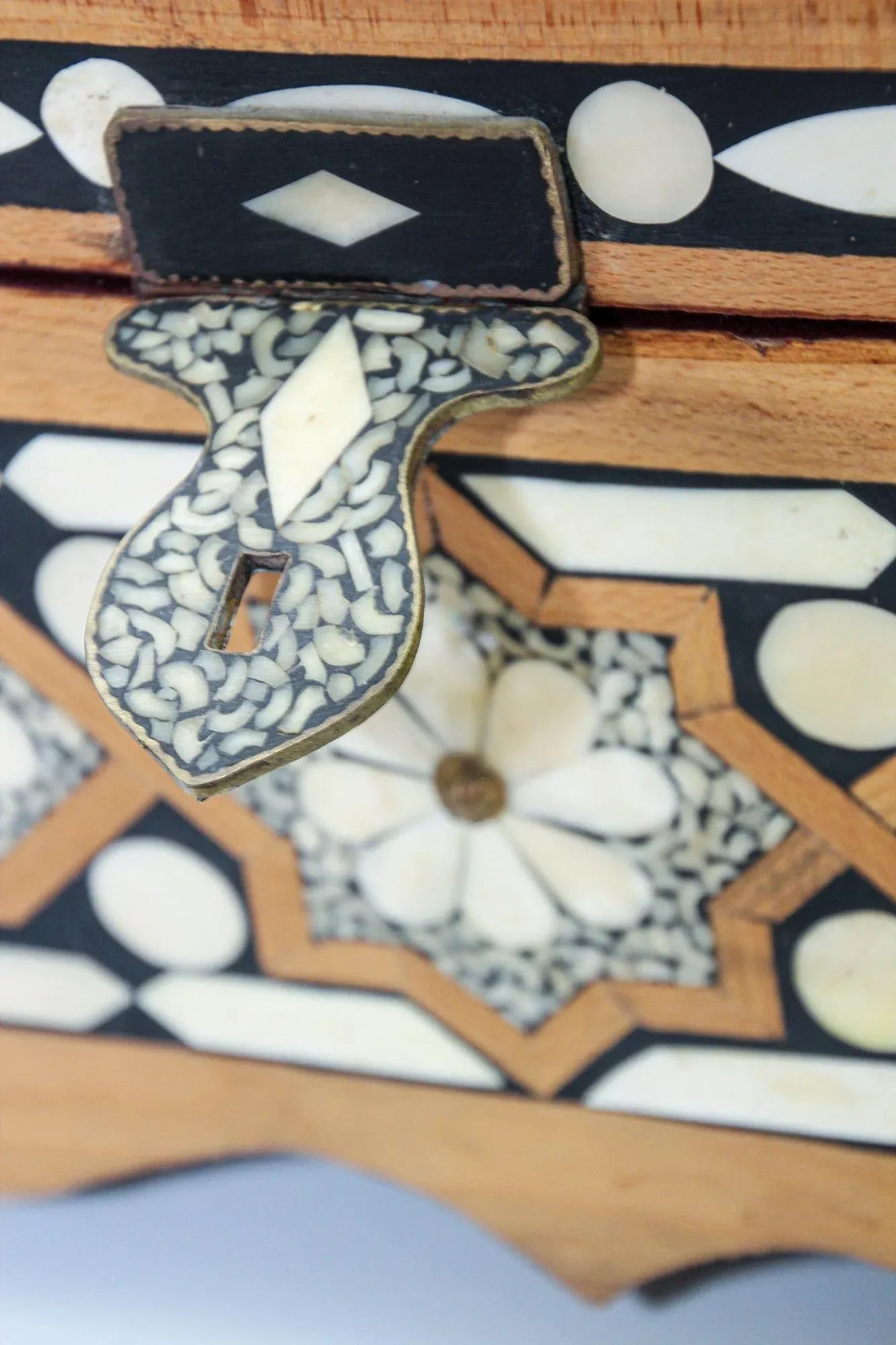 Moroccan Dowry Box Inlaid With White Camel Bone Rectangular Carved Wood Trunk - 11