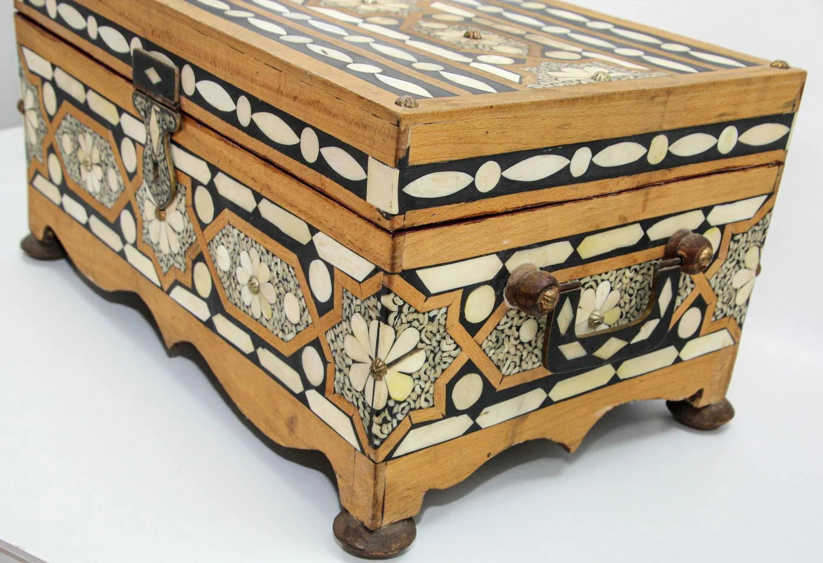 Moroccan Dowry Box Inlaid With White Camel Bone Rectangular Carved Wood Trunk - 2