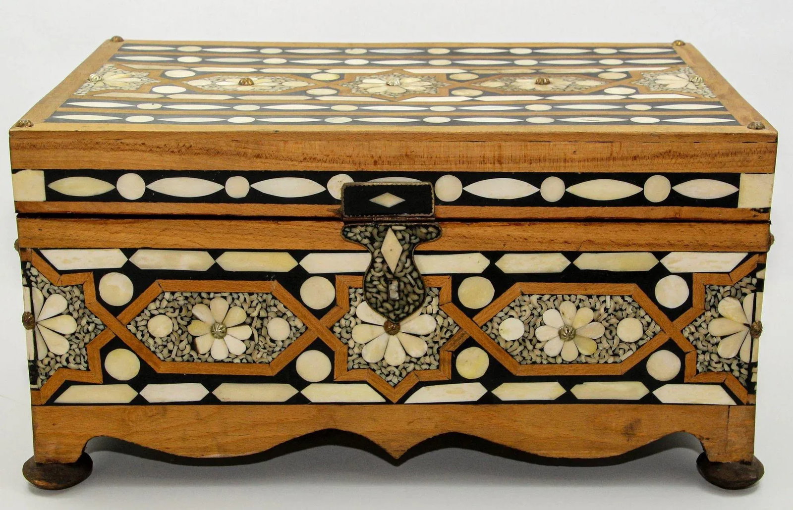Moroccan Dowry Box Inlaid With White Camel Bone Rectangular Carved Wood Trunk - 3