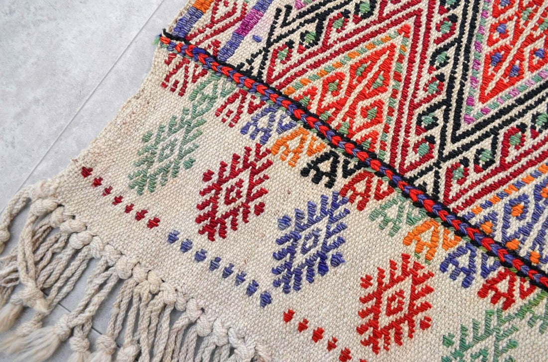 Vintage Hand Woven Kilim Rug. Turkish Jajim Wool Kilim Sofreh Deco Rug Embroidered - 3"²5"³ - 11