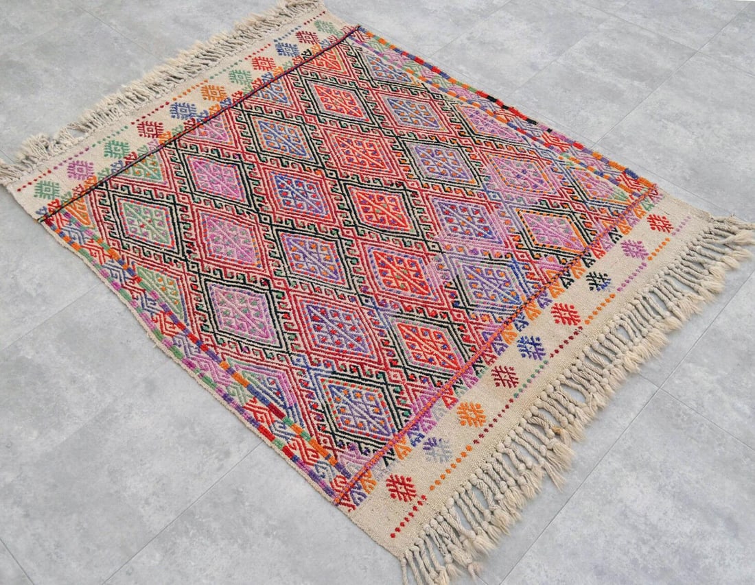 Vintage Hand Woven Kilim Rug. Turkish Jajim Wool Kilim Sofreh Deco Rug Embroidered - 3"²5"³ - 8