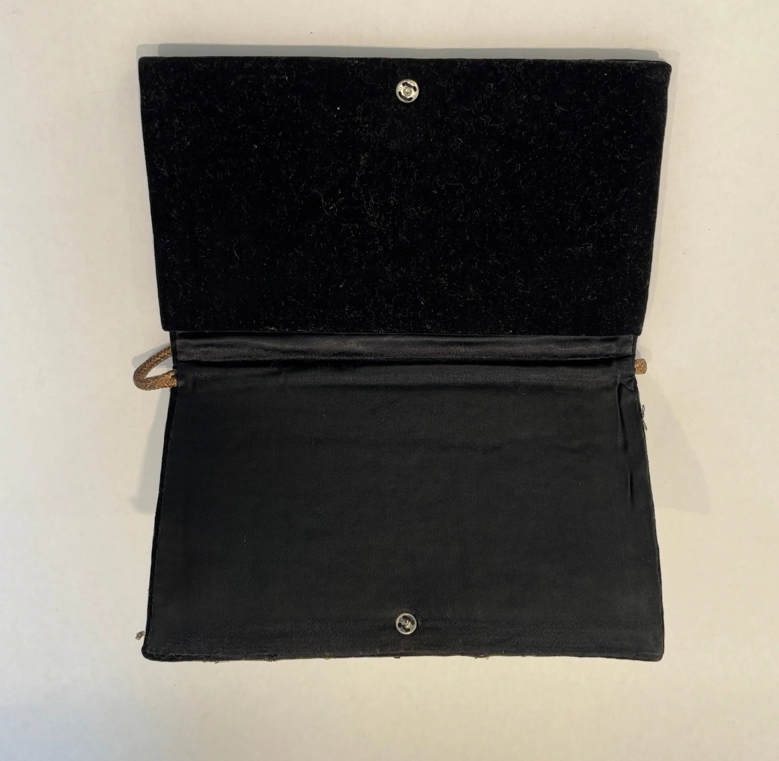 Black Velvet and Silk Embroidered 1960s Zardozi Zari Gemstone Clutch India - 3