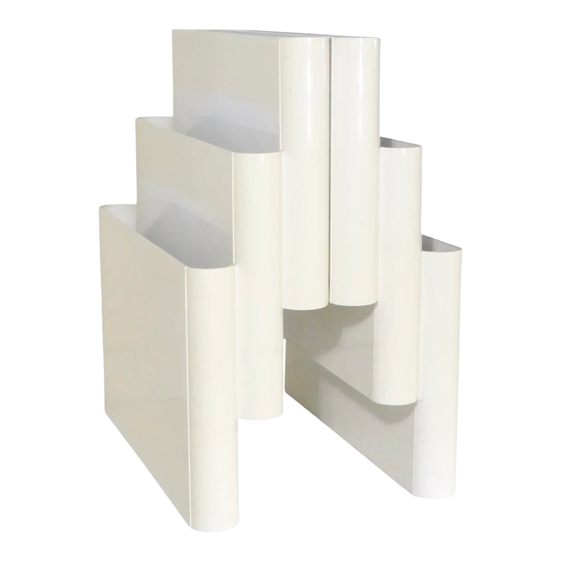 1970s Post Modern Space Age Italian Design Plastic Magazine Rack by Stoppino for Kartell: Post Modern, Space Age magazine rack, made in Italy, designed by Giotto Stoppino for Kartell circa 1970's. This example is in very good, original, clean and ready to use condition, the white finish