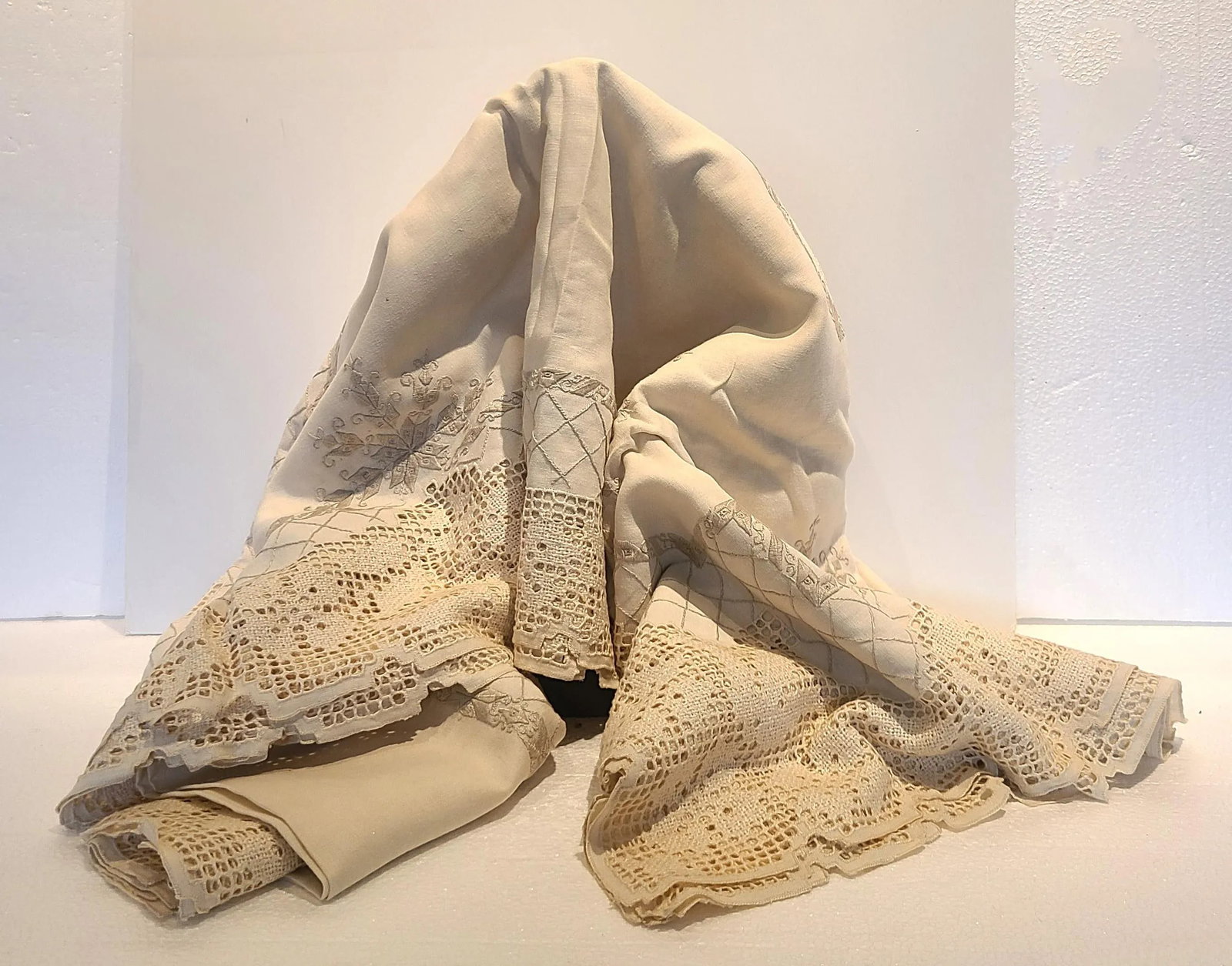 Antique Early 20th Century Linen Tablecloth With Matching Napkins - 13 Pieces - 5
