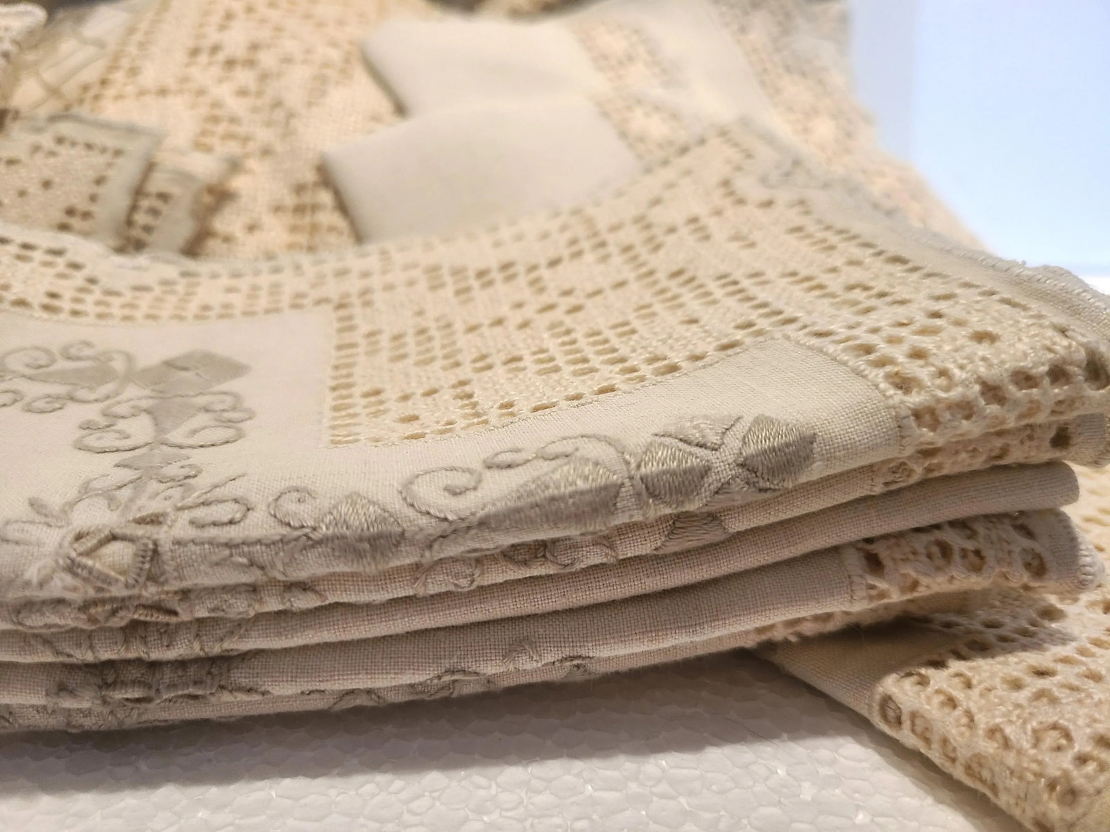 Antique Early 20th Century Linen Tablecloth With Matching Napkins - 13 Pieces - 9