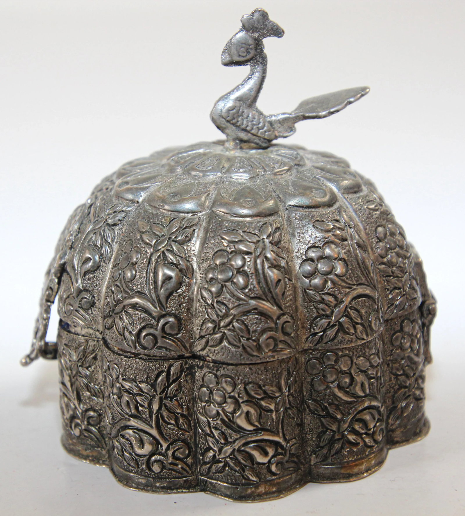 Antique North Indian Mughal Silver Chased Collectible Trinket Box - 10