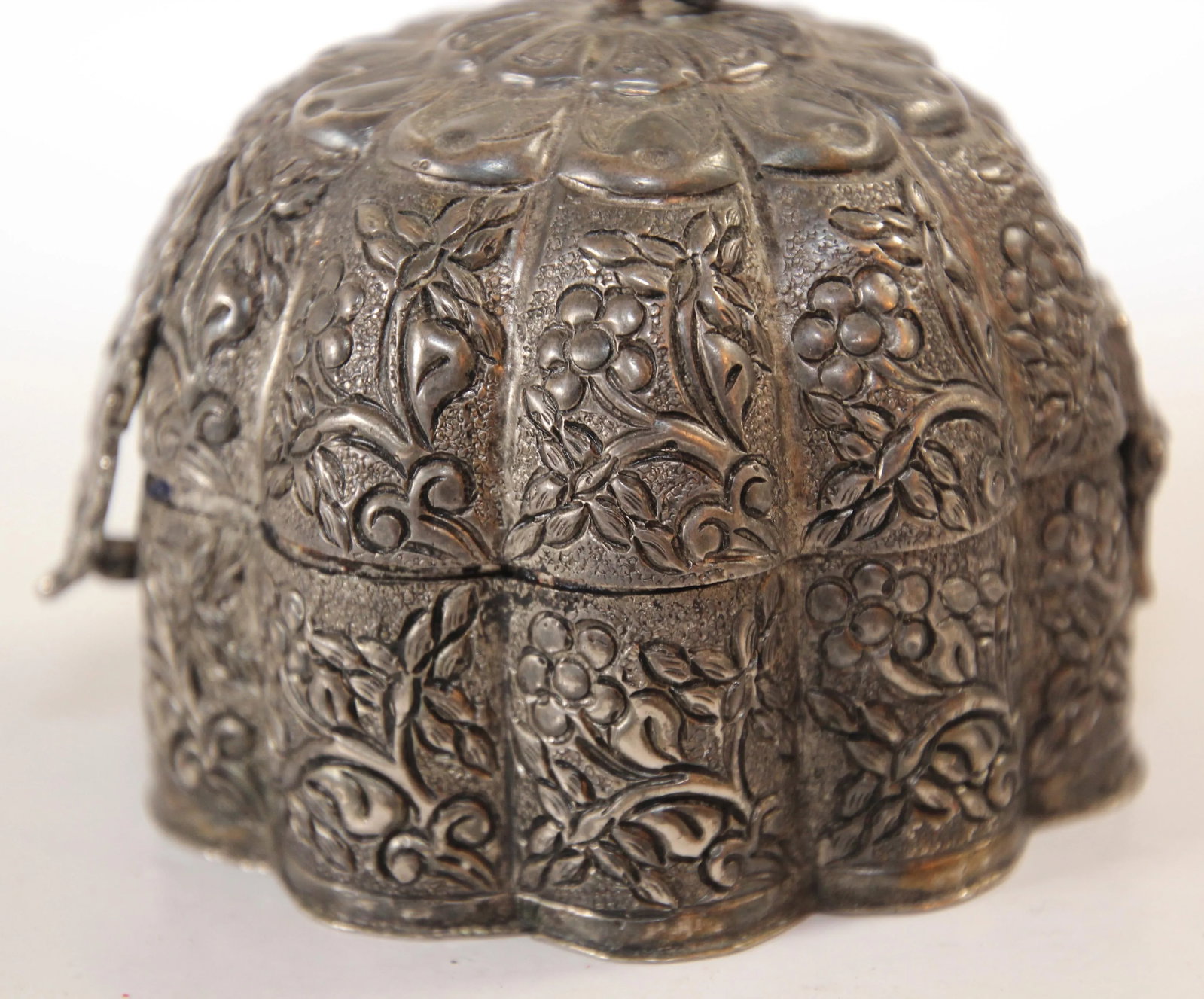 Antique North Indian Mughal Silver Chased Collectible Trinket Box - 11