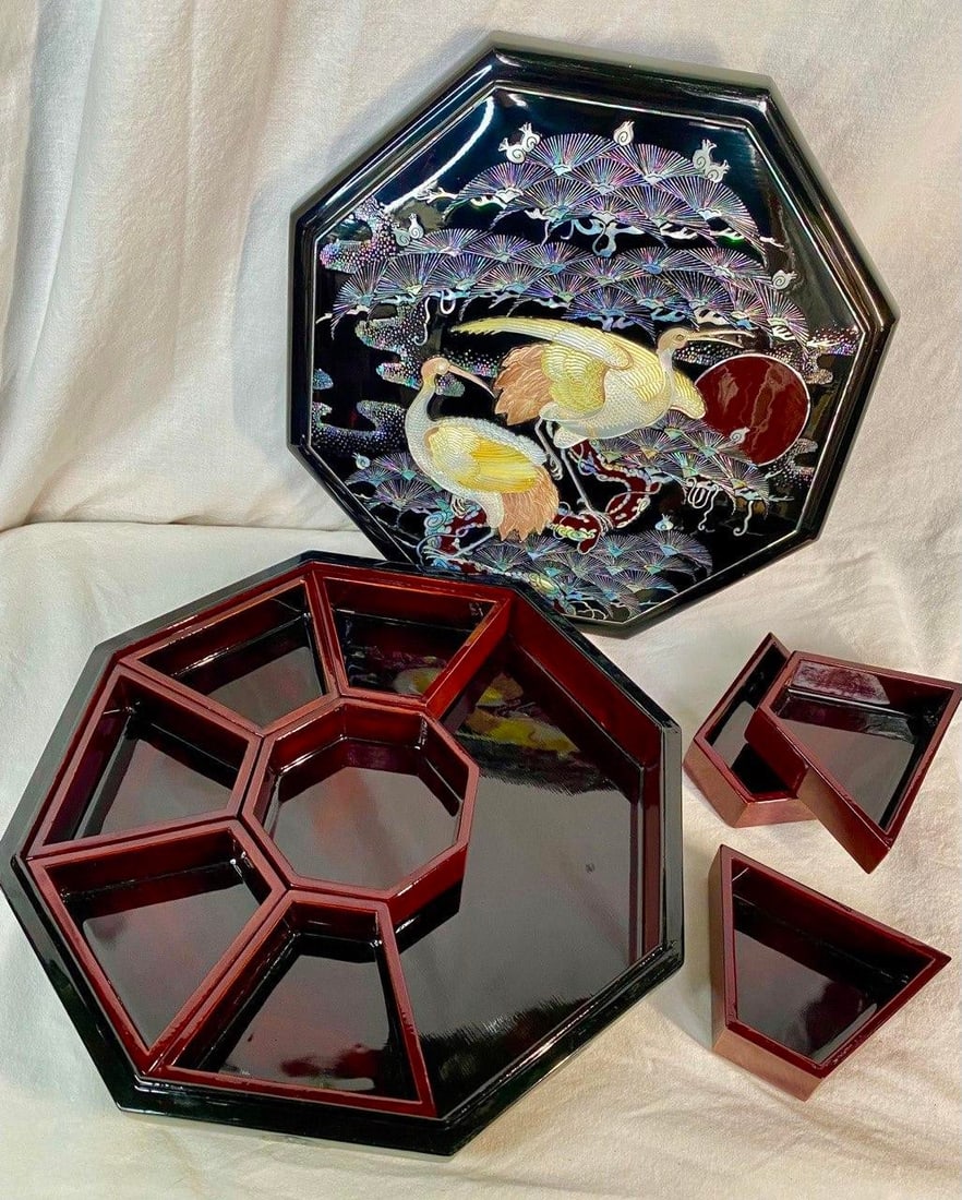 Late 20th Century Korean Oxblood Lacquer Mother-of-Pearl Crane Banchan Box – Octagonal - 2