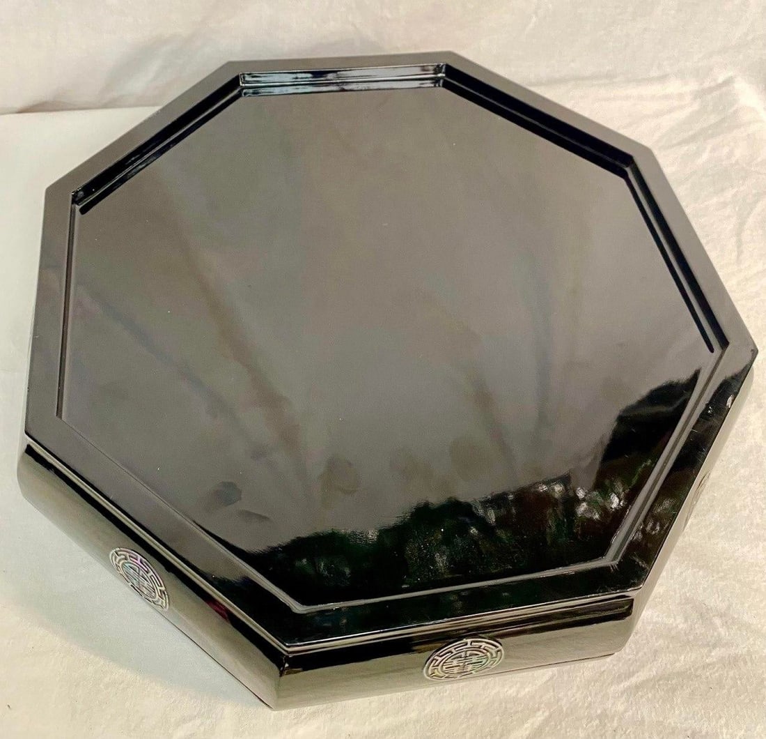 Late 20th Century Korean Oxblood Lacquer Mother-of-Pearl Crane Banchan Box – Octagonal - 5