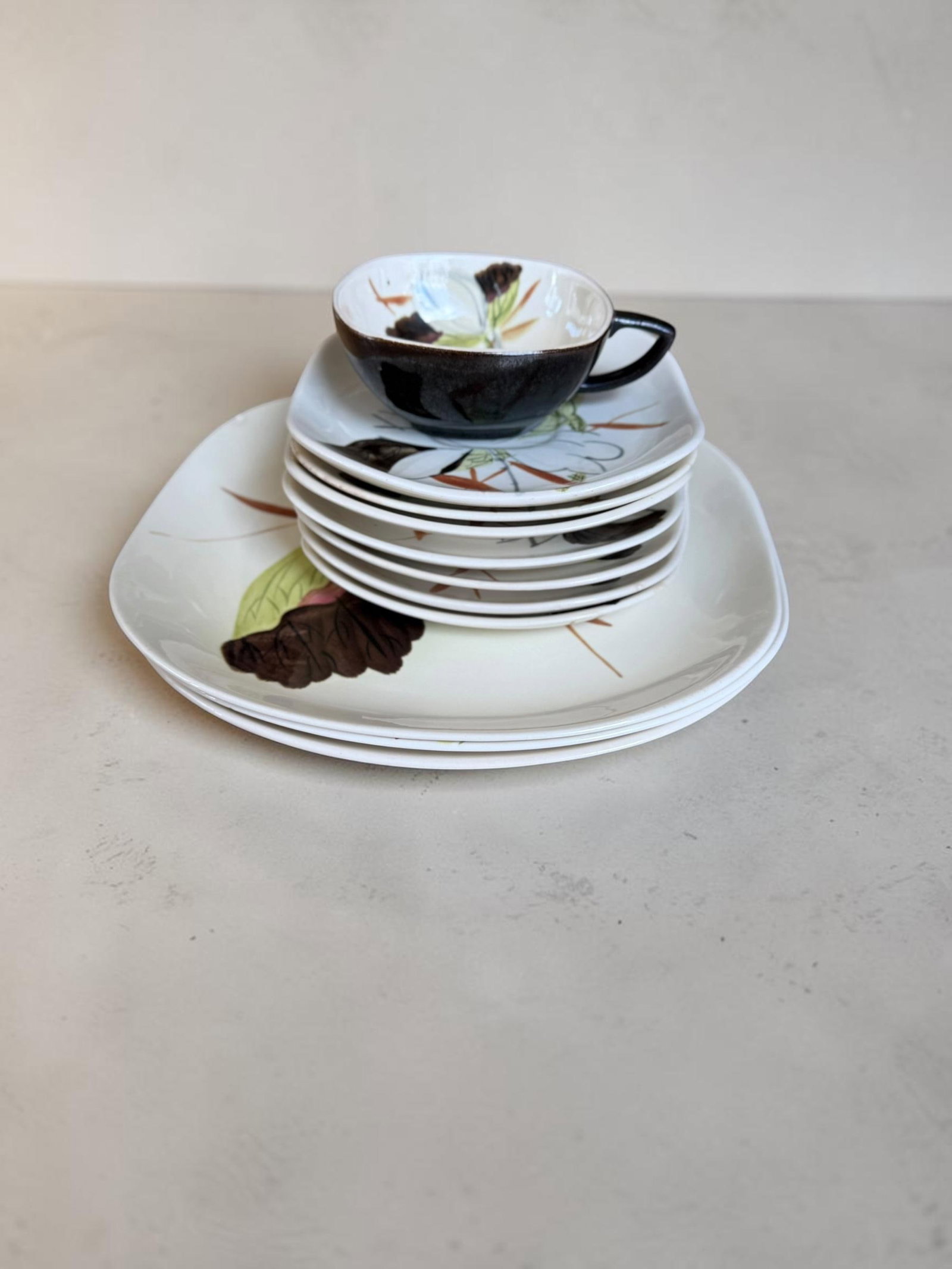 1950's Red Wing Pottery Lotus Pattern Square Dinner Plates Saucers Cup Set of 7 - 7