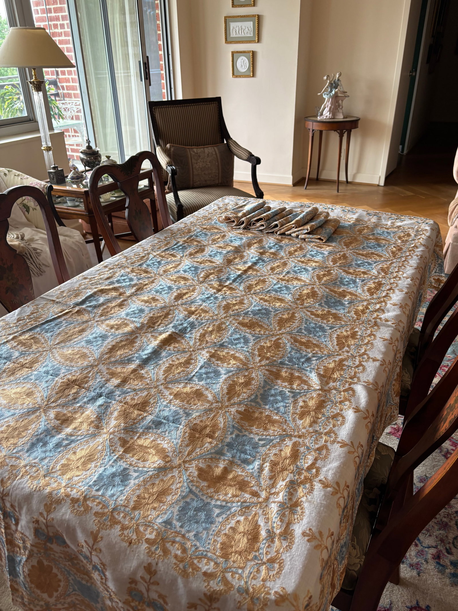 1970s Syrian Style ablecloth With 8 Matching Napkins - 2