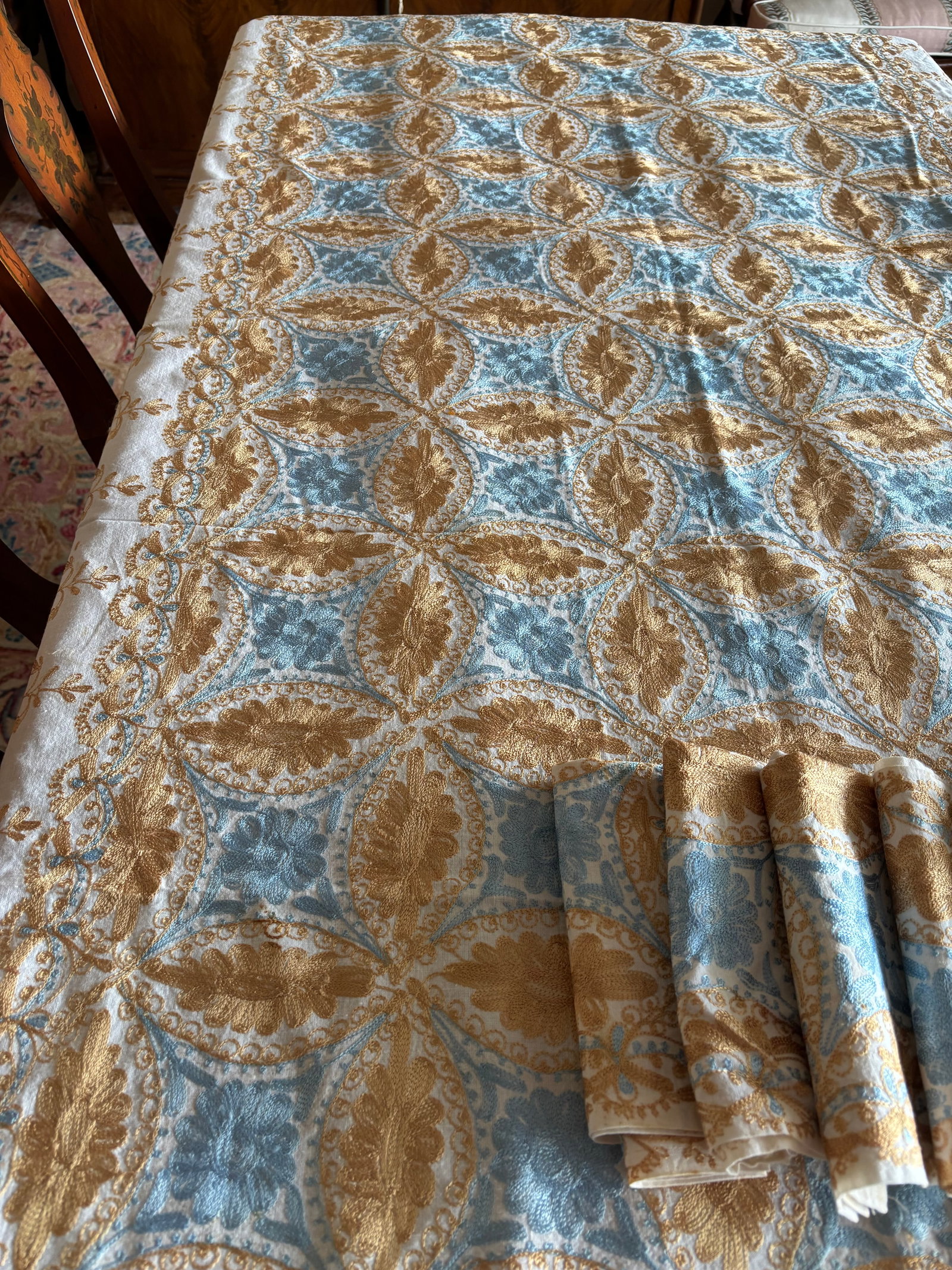 1970s Syrian Style ablecloth With 8 Matching Napkins - 3