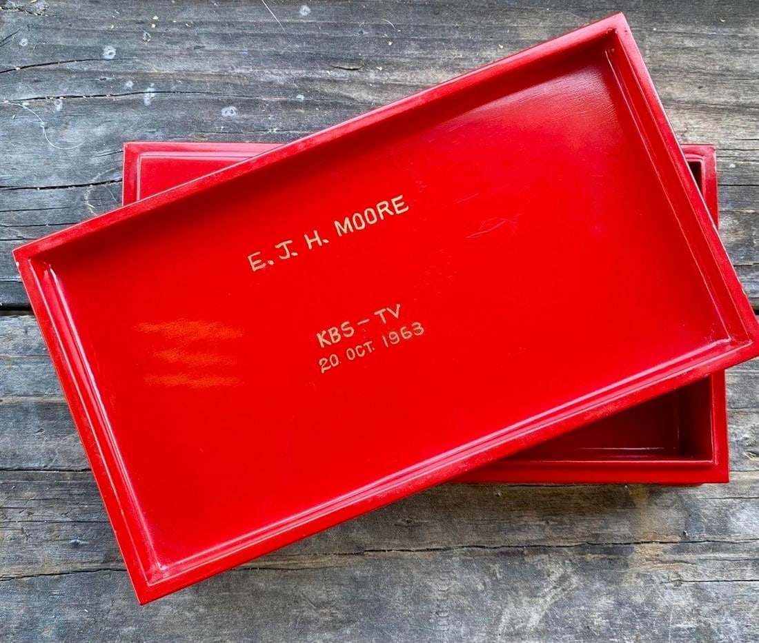 Vintage Japanese Red Lacquer Smoking Box With Mother-of-Pearl Pomegranate Inlay, KBS-Tv Presentation - 12