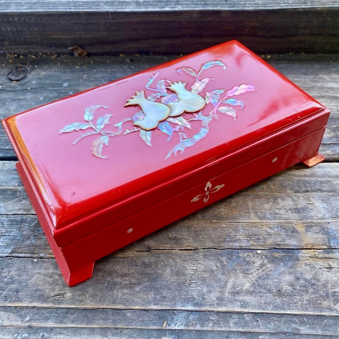 Vintage Japanese Red Lacquer Smoking Box With Mother-of-Pearl Pomegranate Inlay, KBS-Tv Presentation - 3