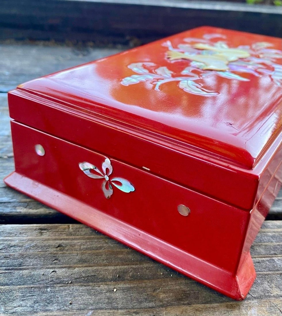 Vintage Japanese Red Lacquer Smoking Box With Mother-of-Pearl Pomegranate Inlay, KBS-Tv Presentation - 4