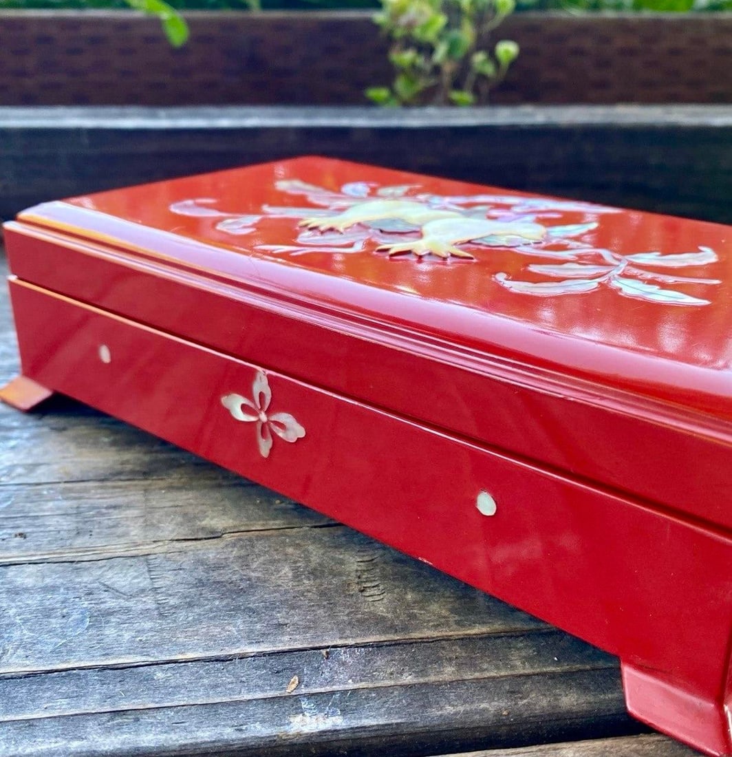 Vintage Japanese Red Lacquer Smoking Box With Mother-of-Pearl Pomegranate Inlay, KBS-Tv Presentation - 5