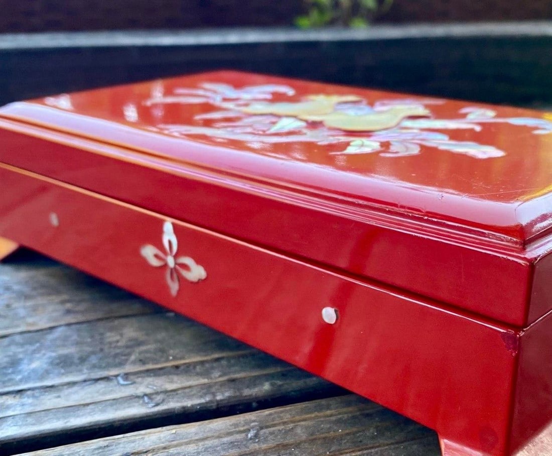 Vintage Japanese Red Lacquer Smoking Box With Mother-of-Pearl Pomegranate Inlay, KBS-Tv Presentation - 7