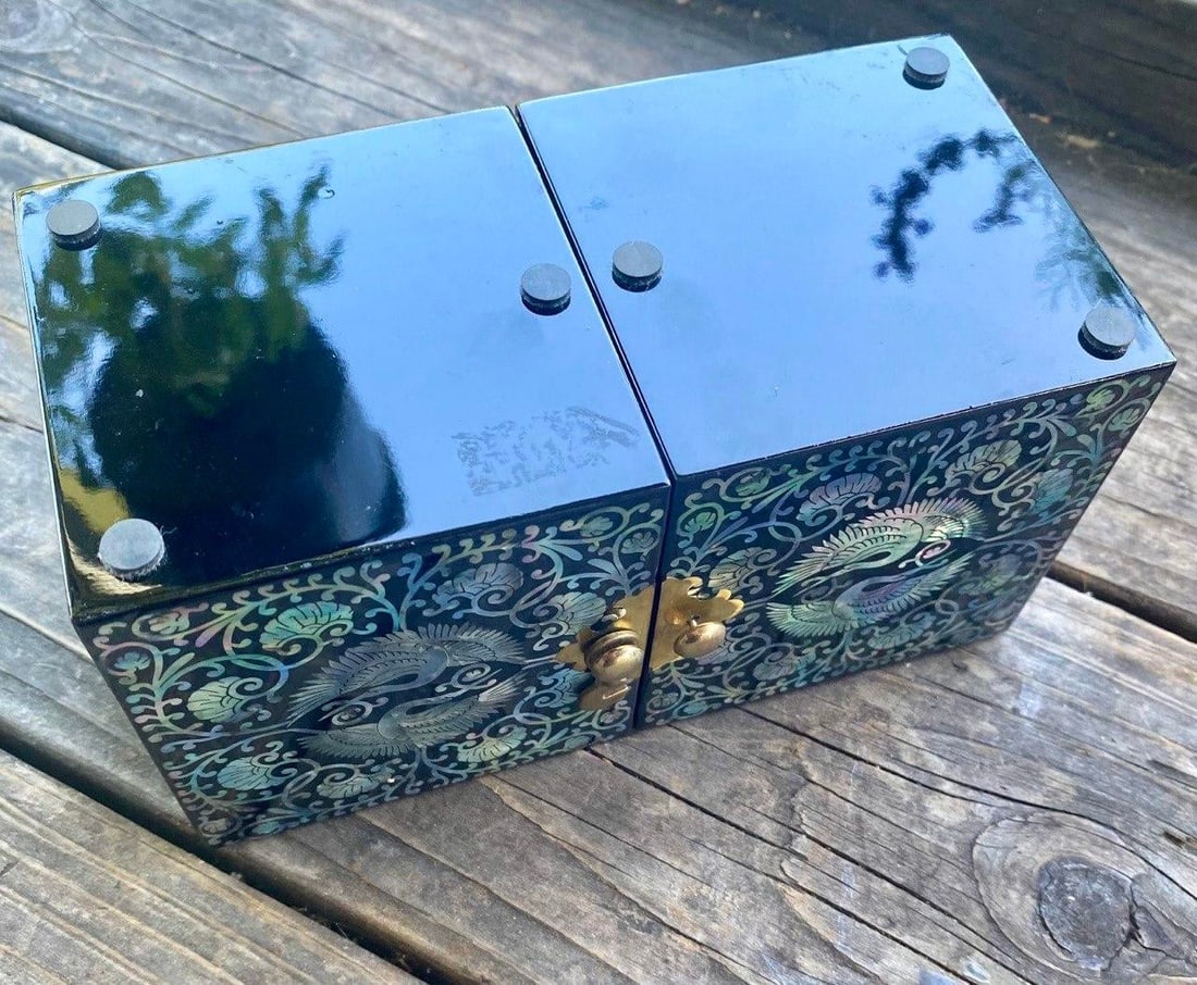 Late 20th Century Hollywood Regency Style Black Lacquer & Abalone Jewelry Cabinet - 11