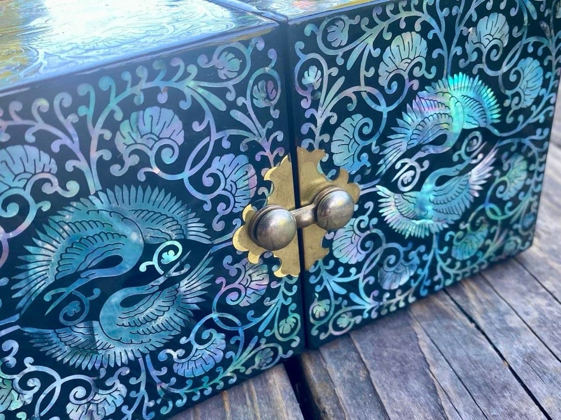Late 20th Century Hollywood Regency Style Black Lacquer & Abalone Jewelry Cabinet - 8