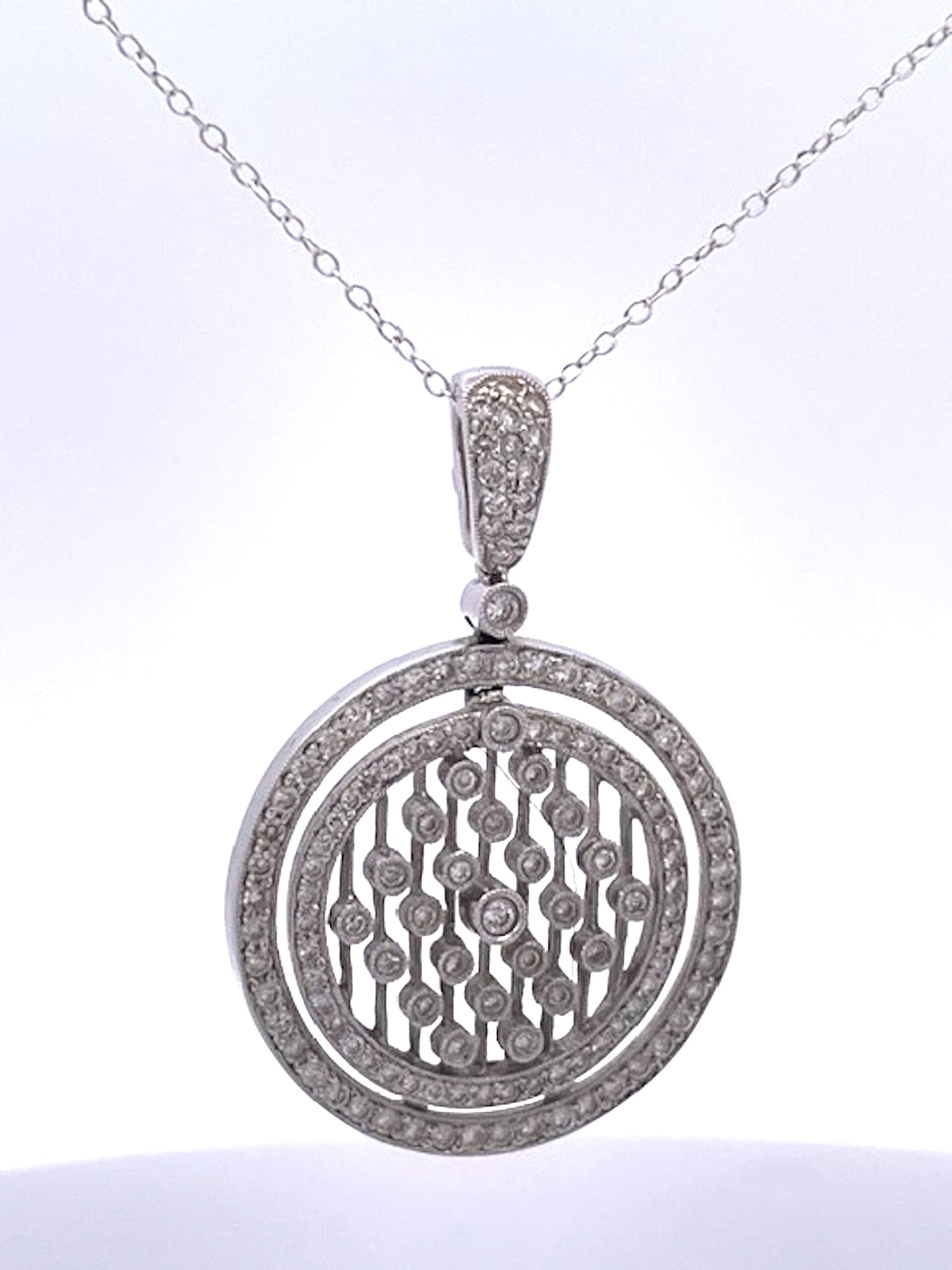 Diamond Circle Pendant Necklace 18k - 4