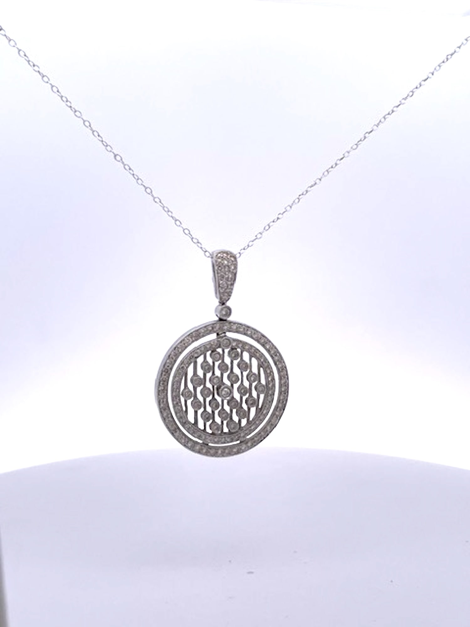 Diamond Circle Pendant Necklace 18k - 5
