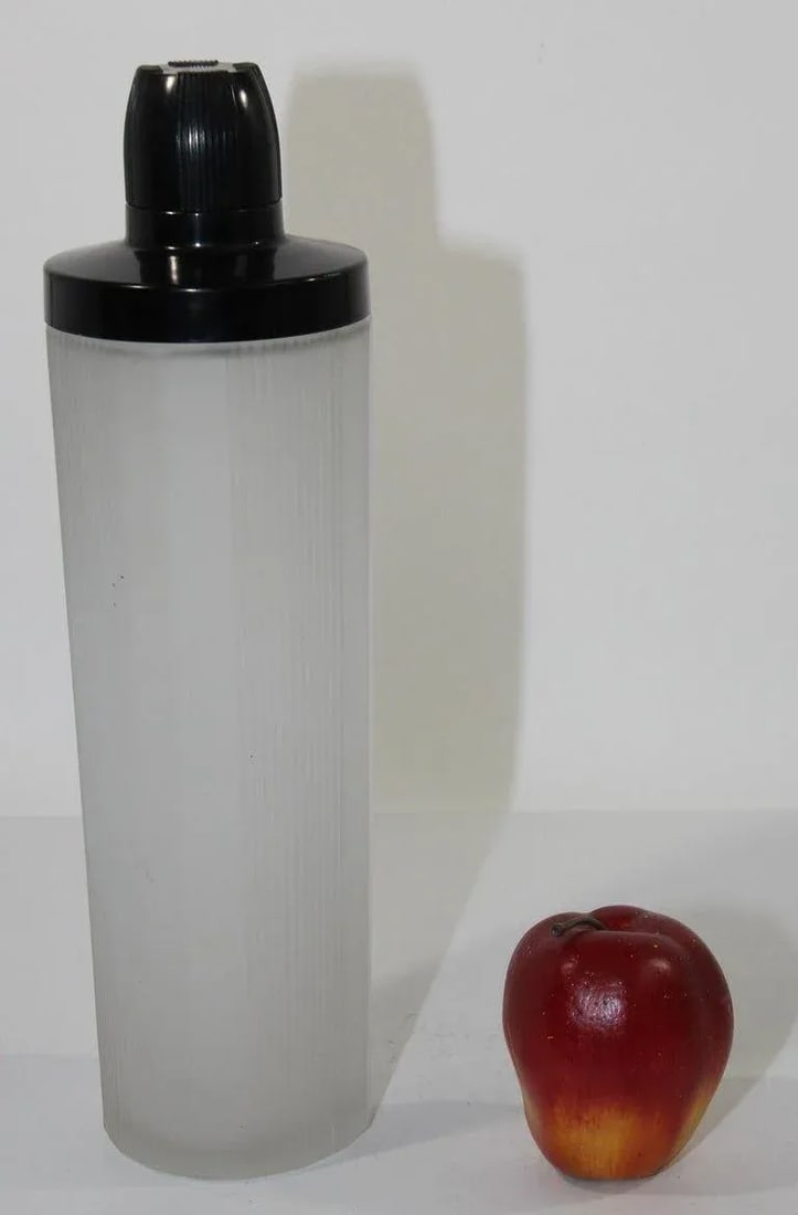 Circa 1930 Art Deco Frosted Glass and Bakelite Empire Cocktail Shaker - 10