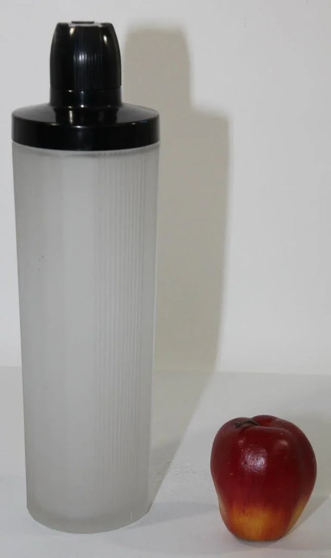 Circa 1930 Art Deco Frosted Glass and Bakelite Empire Cocktail Shaker - 11